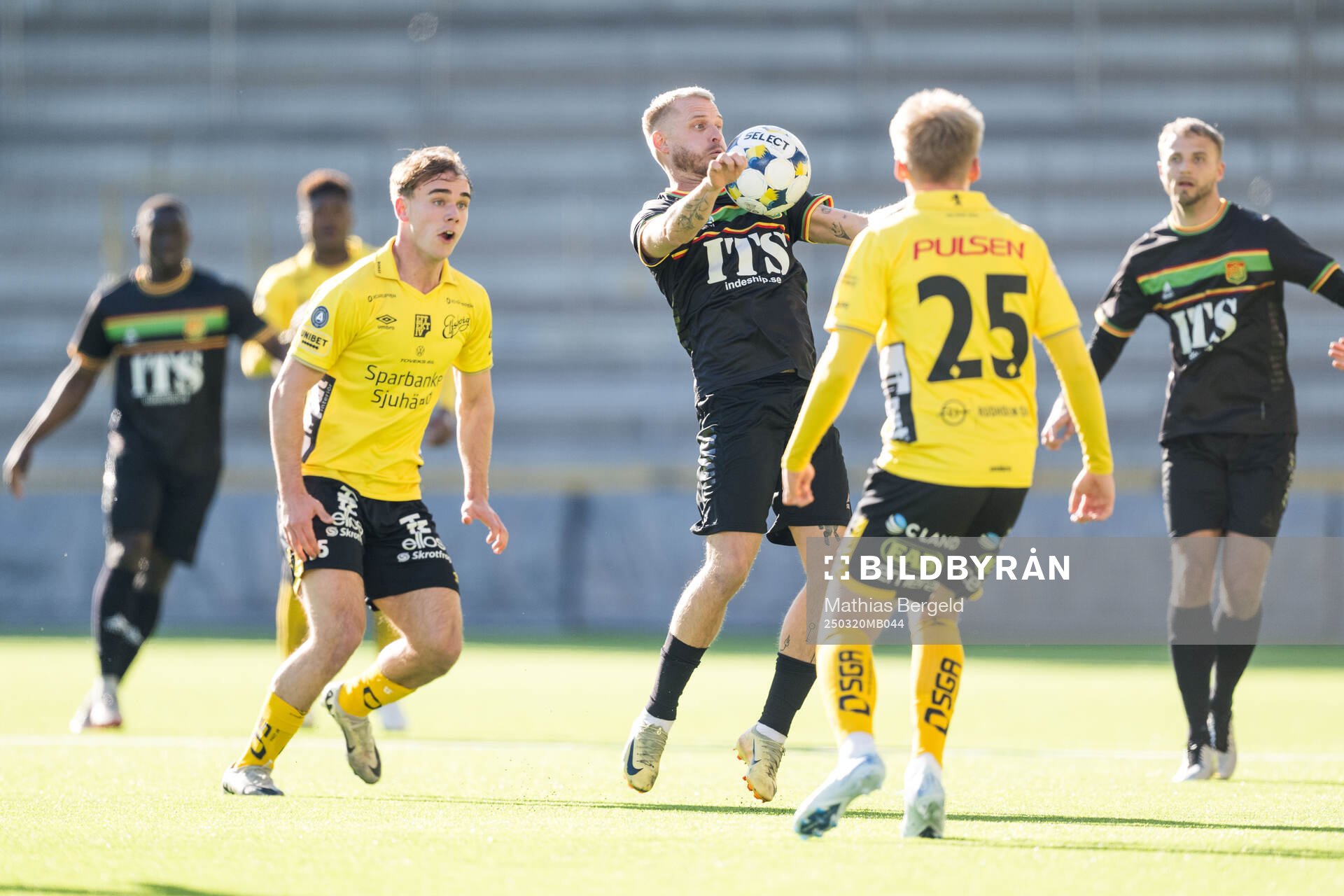 Elfsborgs Frode Aronsson och GAISs Jonas Lindberg