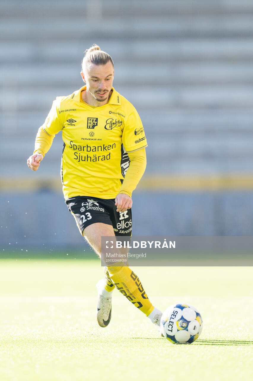 Elfsborgs Niklas Hult under träningsmatchen i fotboll mellan Elfsborg och GAIS den 20 mars 2025 i Borås. 