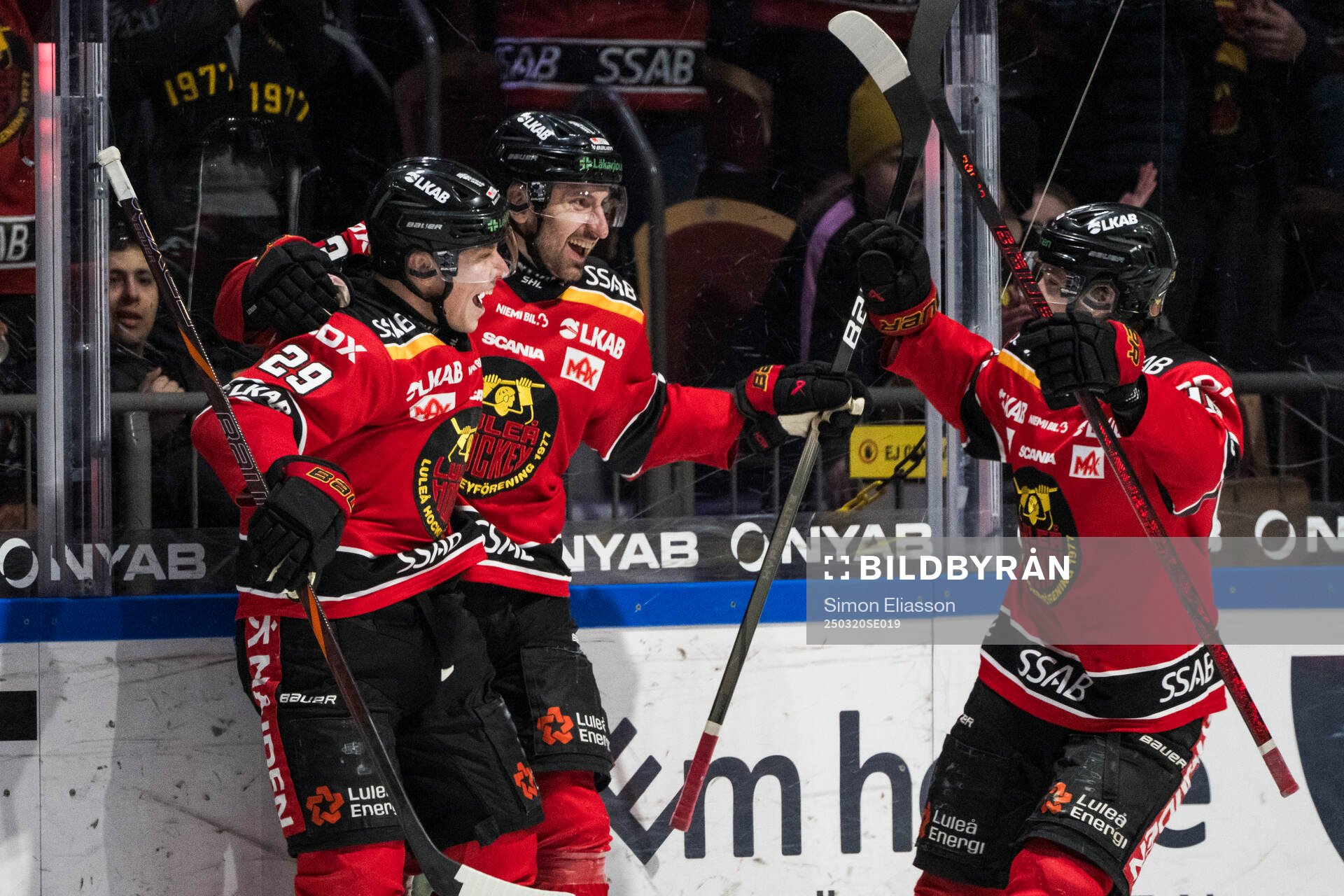 Luleås Erik Gustafsson, Albin Lundin och David Lilja jublar