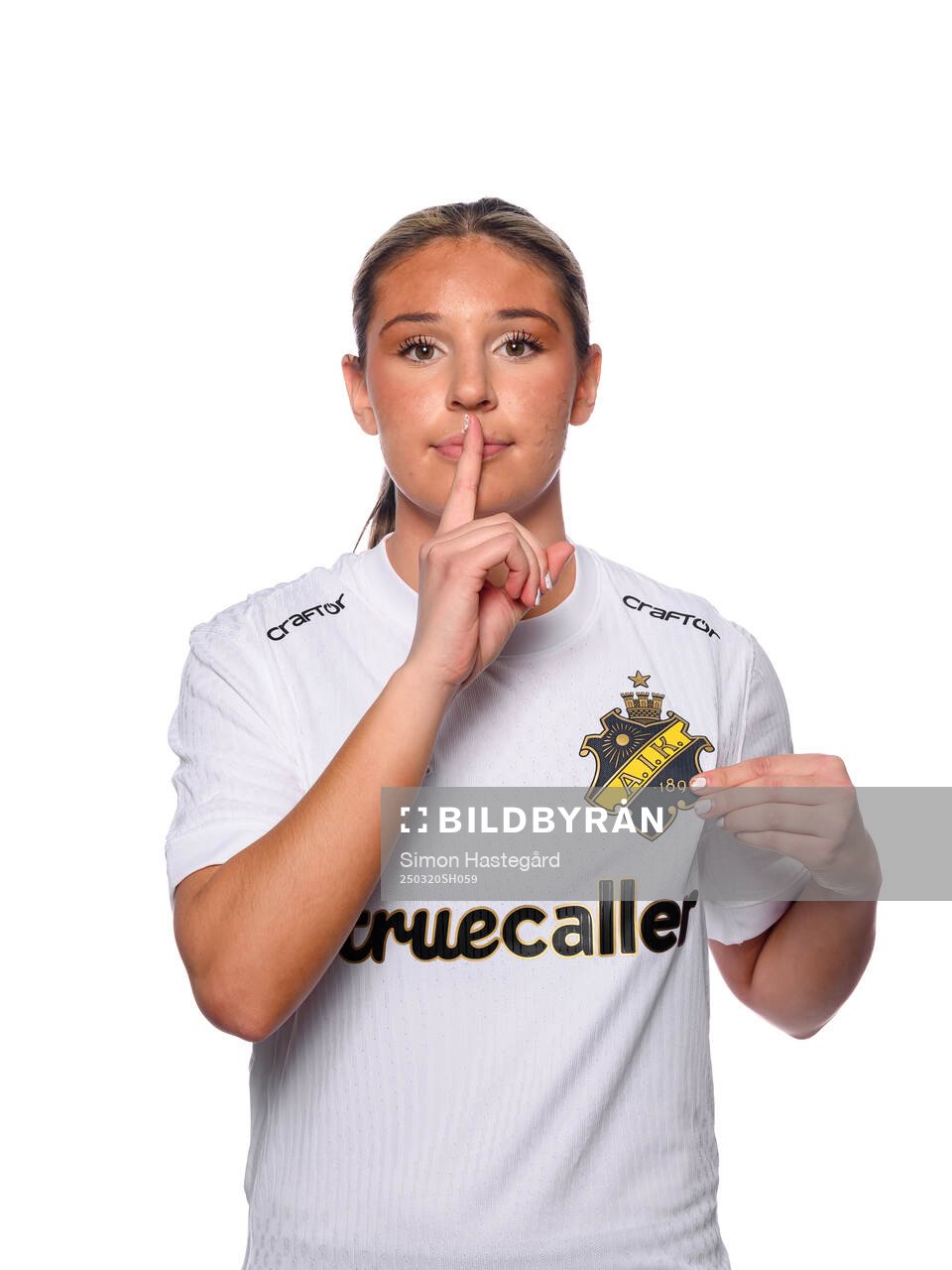 Nellie Eriksen Yasseri poserar för porträtt under en fotografering med AIK den 20 mars 2025 i Stockholm. 