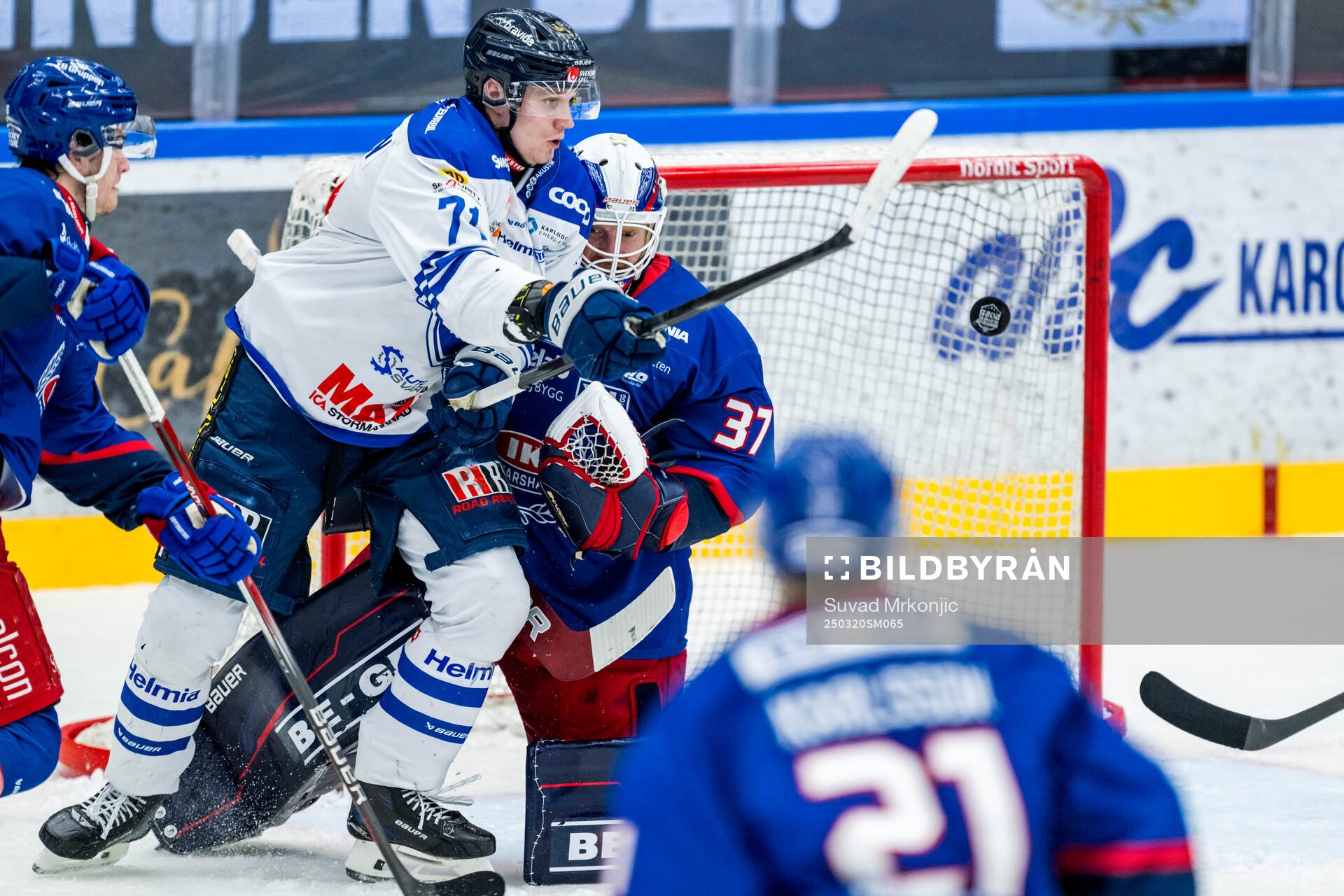 Karlskogas Eskild Bakke Olsen och Oskarshamns målvakt Evan
