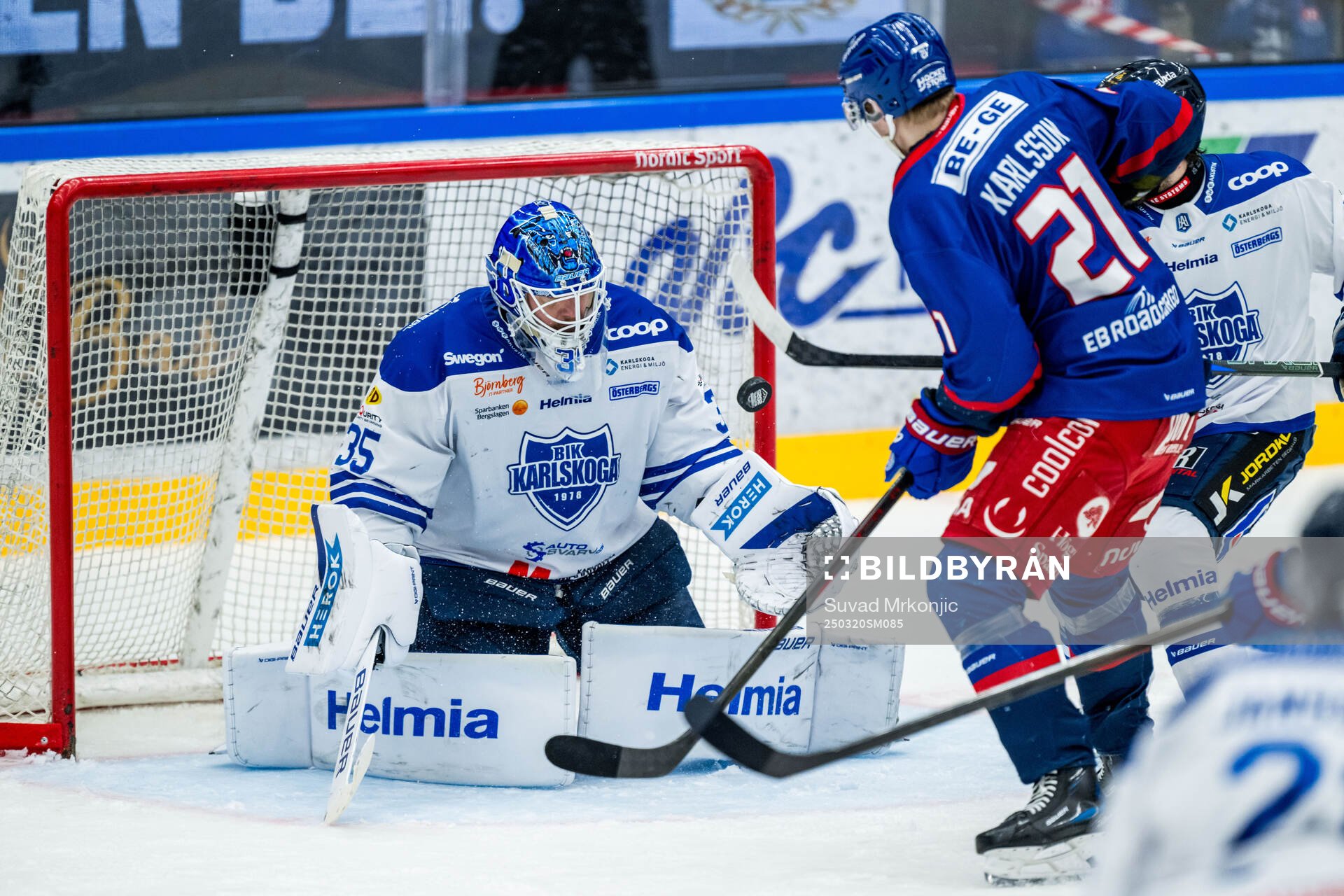 Karlskogas målvakt Lars Volden och Oskarshamns Hampus
