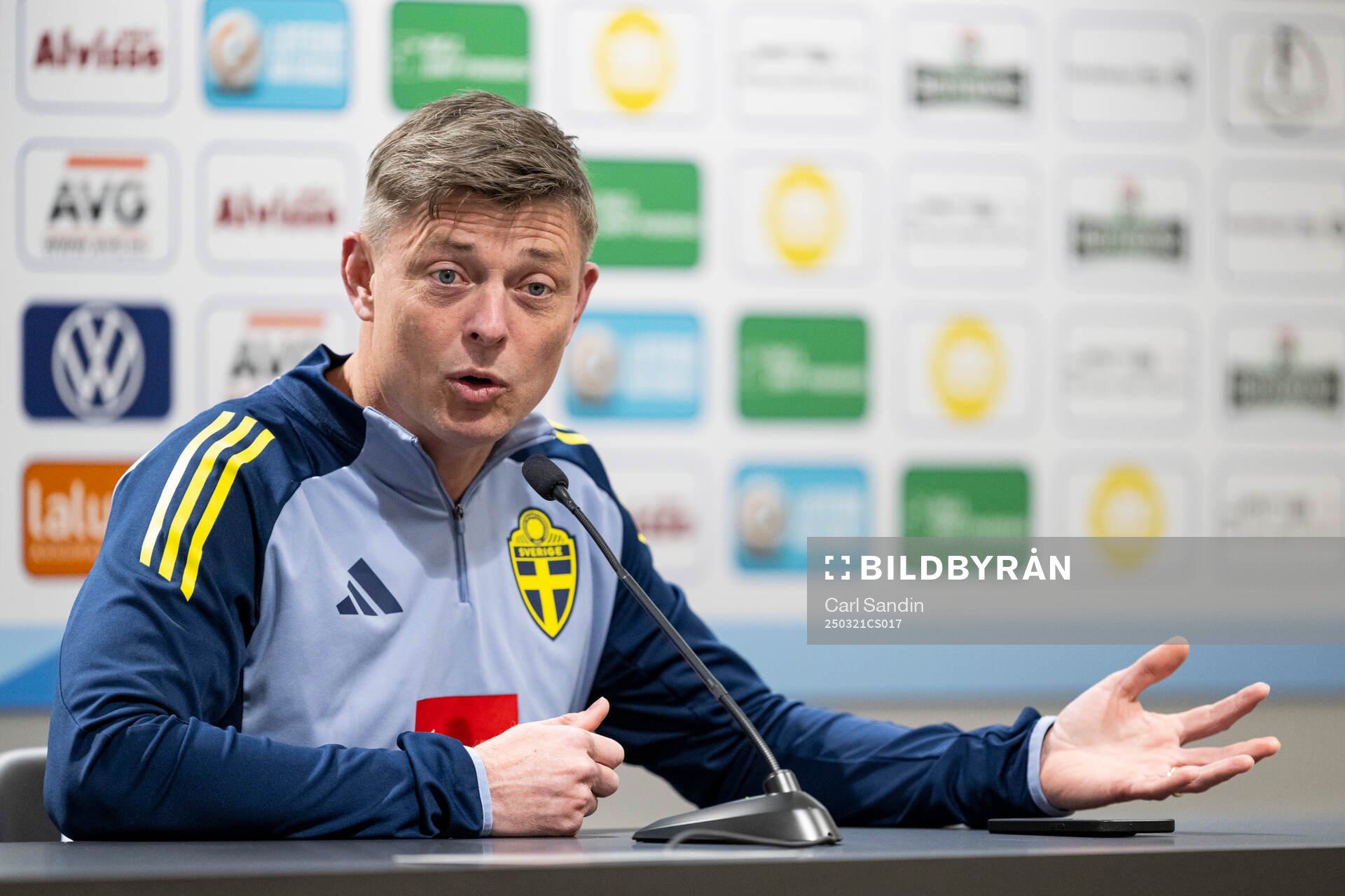 Head coach Jon Dahl Tomasson of the Swedish men's national