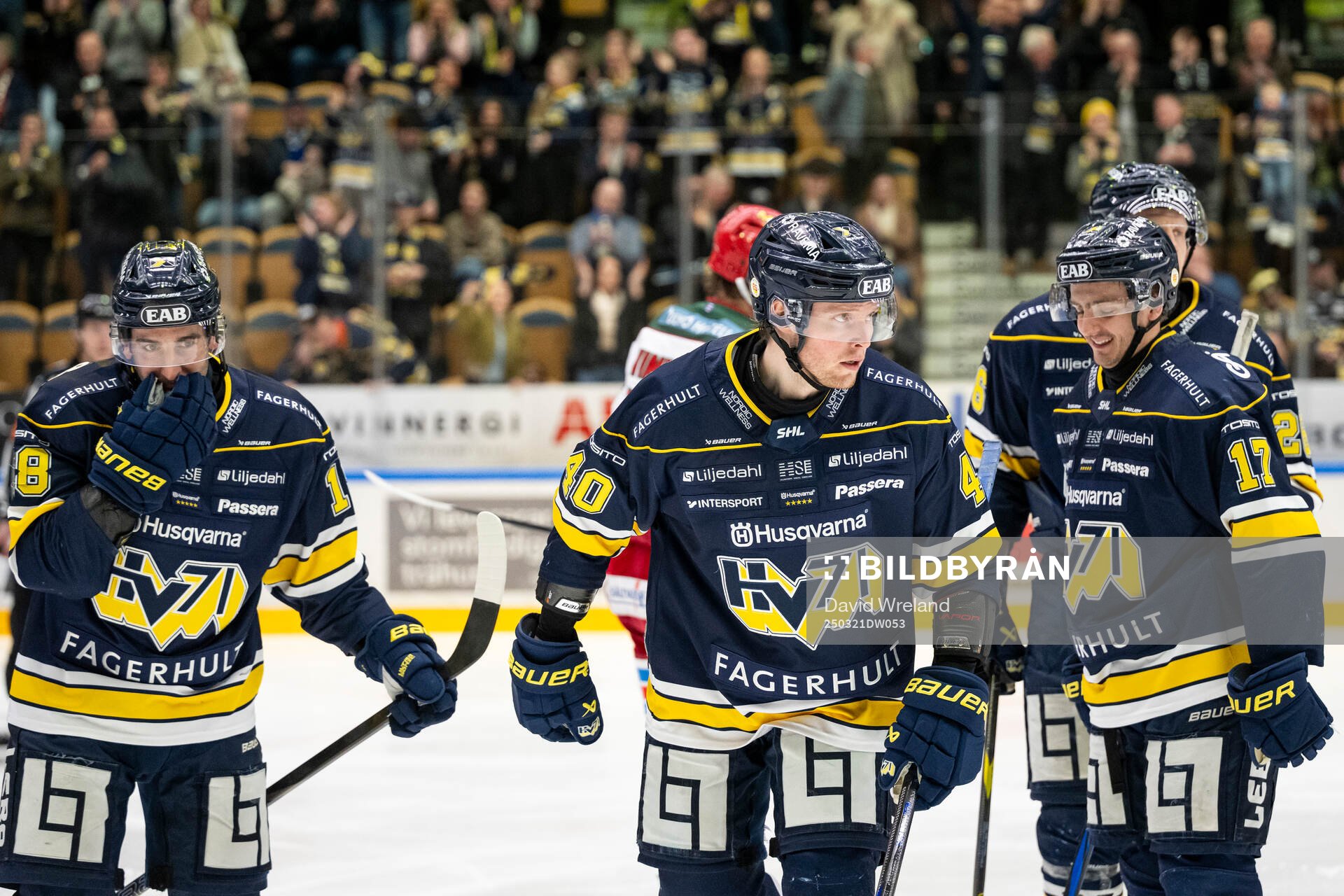 HV71s Oskar Stål-Lyrenäs jublar