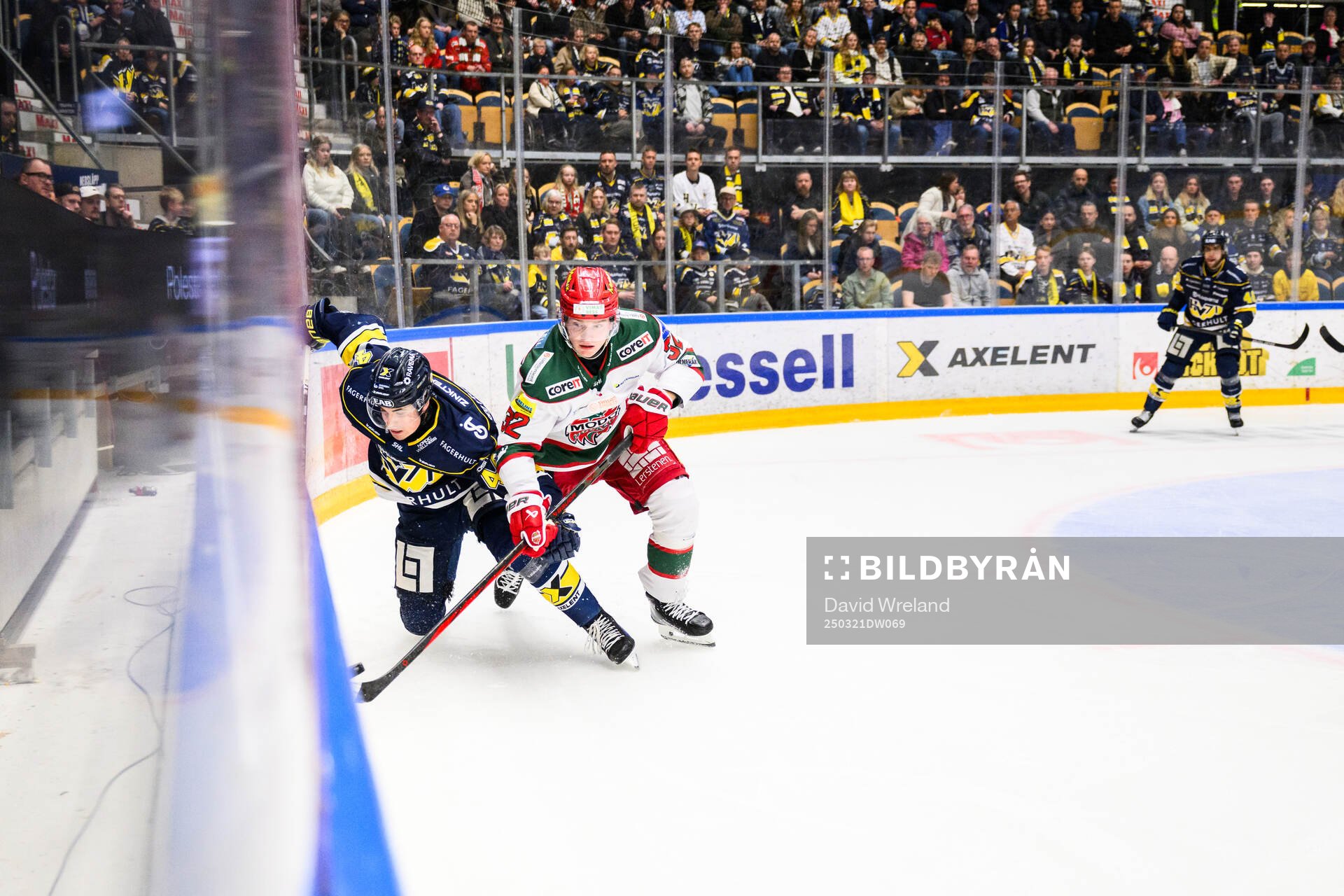 HV71s Hugo Fransson och Modos Theodor Niederbach