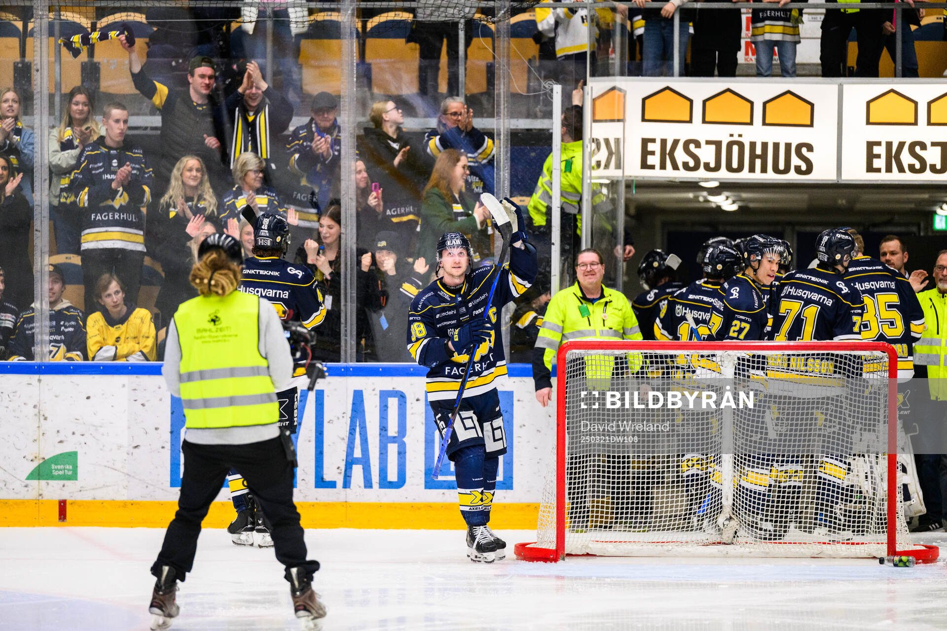 HV71s Olle Alsing jublar