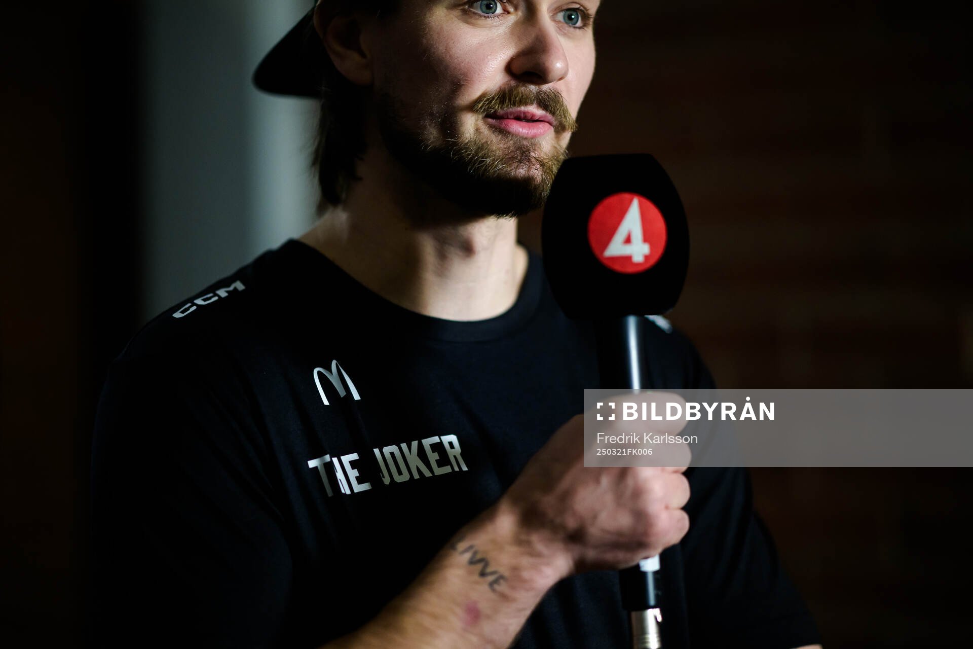 Färjestads Linus Johansson med the joker på tröjan