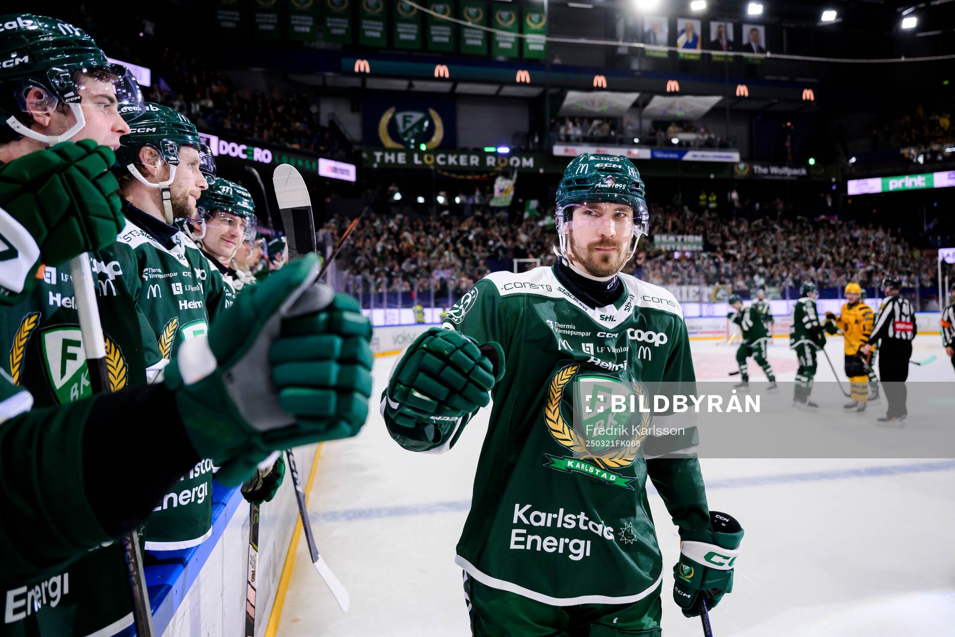 Färjestads August Tornberg jublar