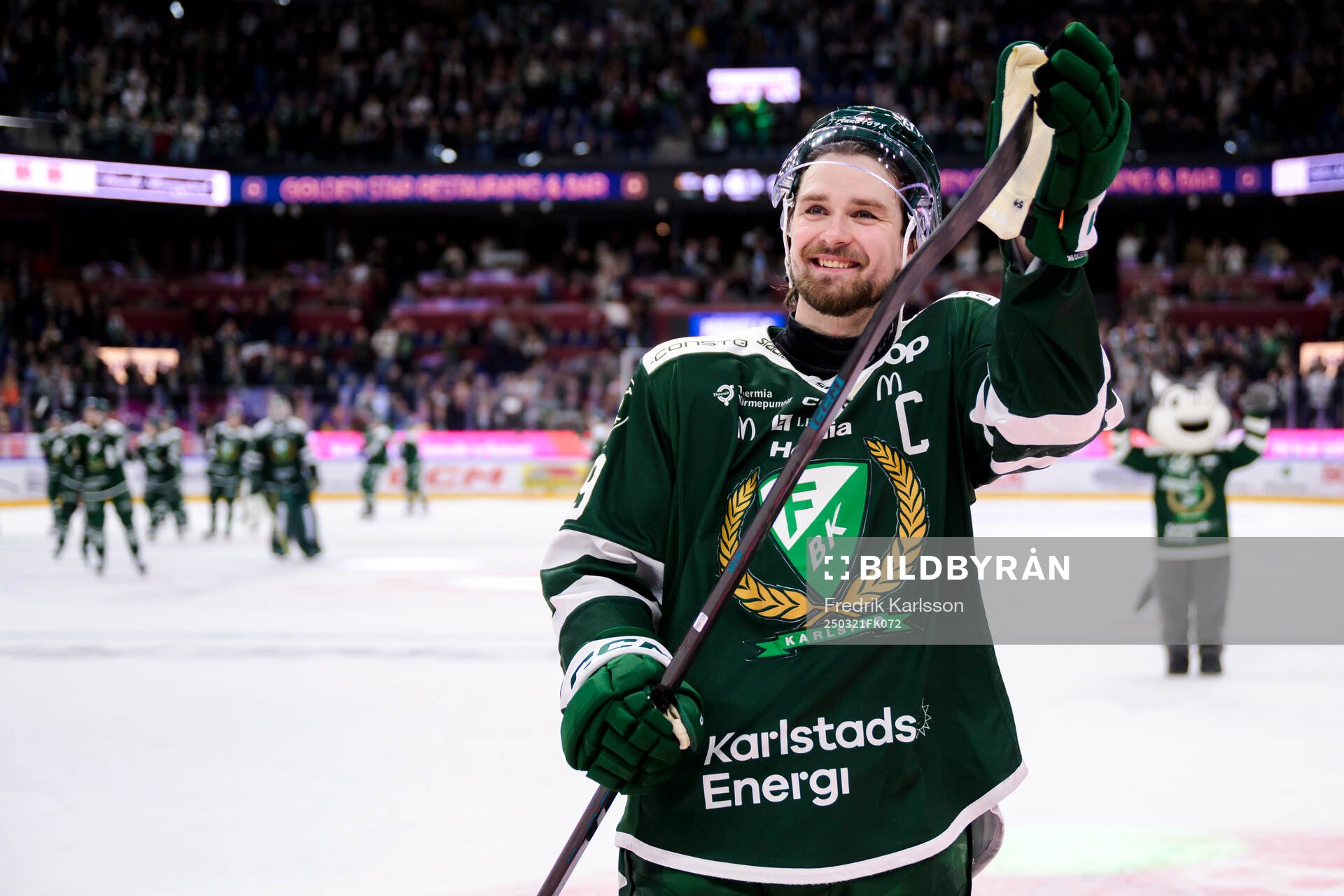 Färjestads Linus Johansson jublar