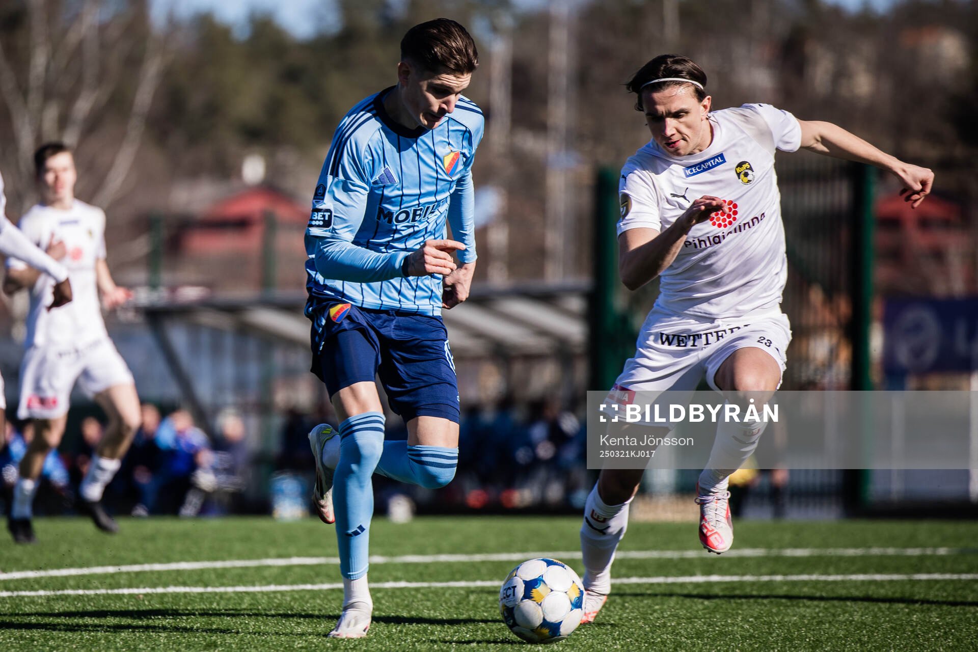 Djurgårdens Nino Zugelj och KuPS Arttu Lötjönen