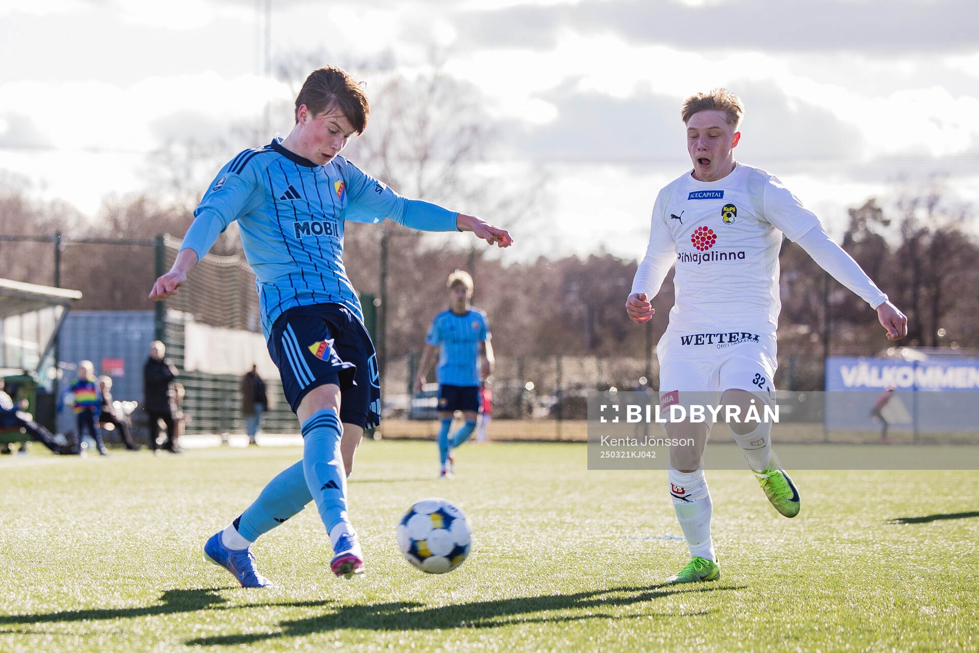 Djurgårdens Alexander Andersson och KuPS Rasmus Tikkanen