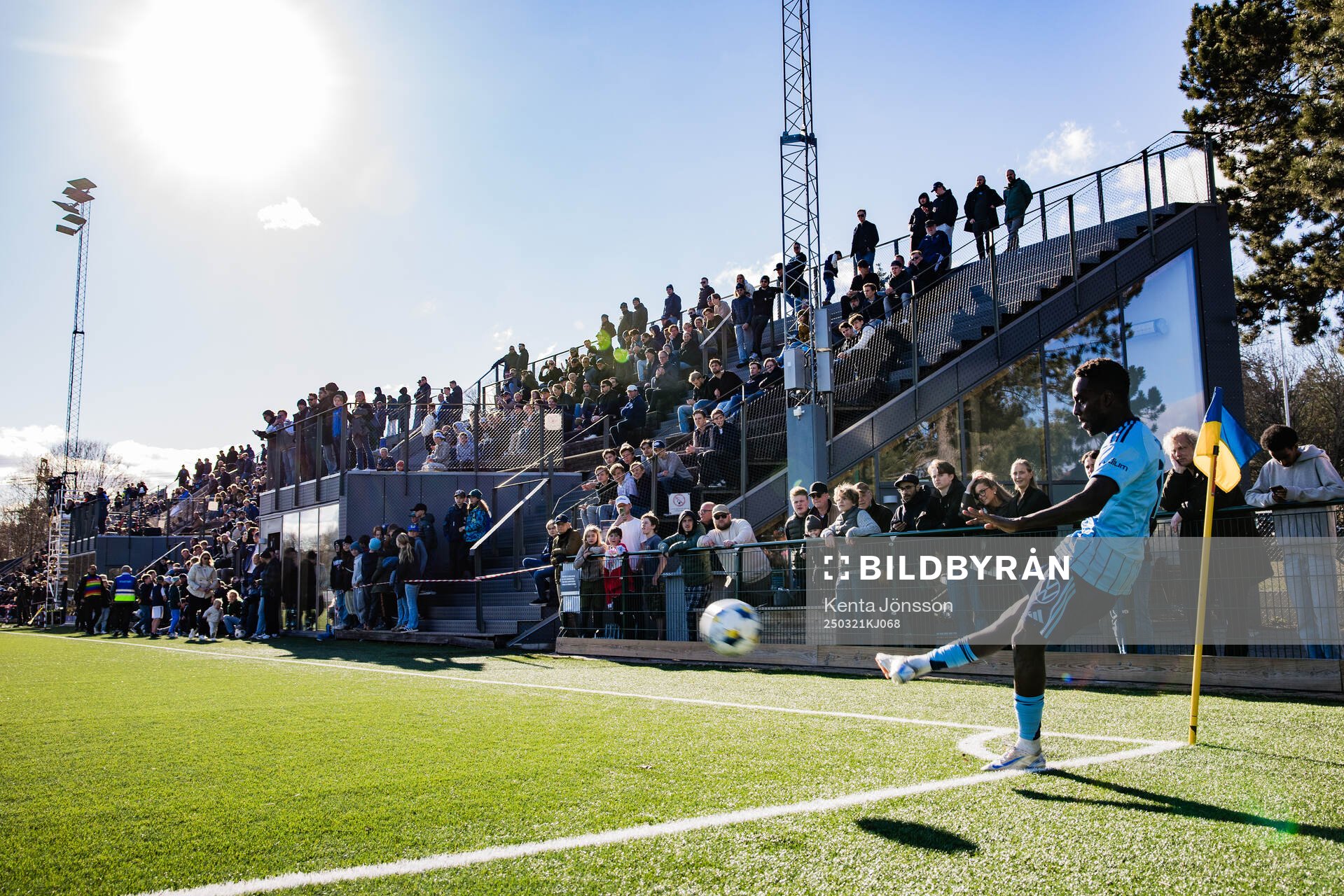 Djurgårdens Tokmac Nguen med en hörna