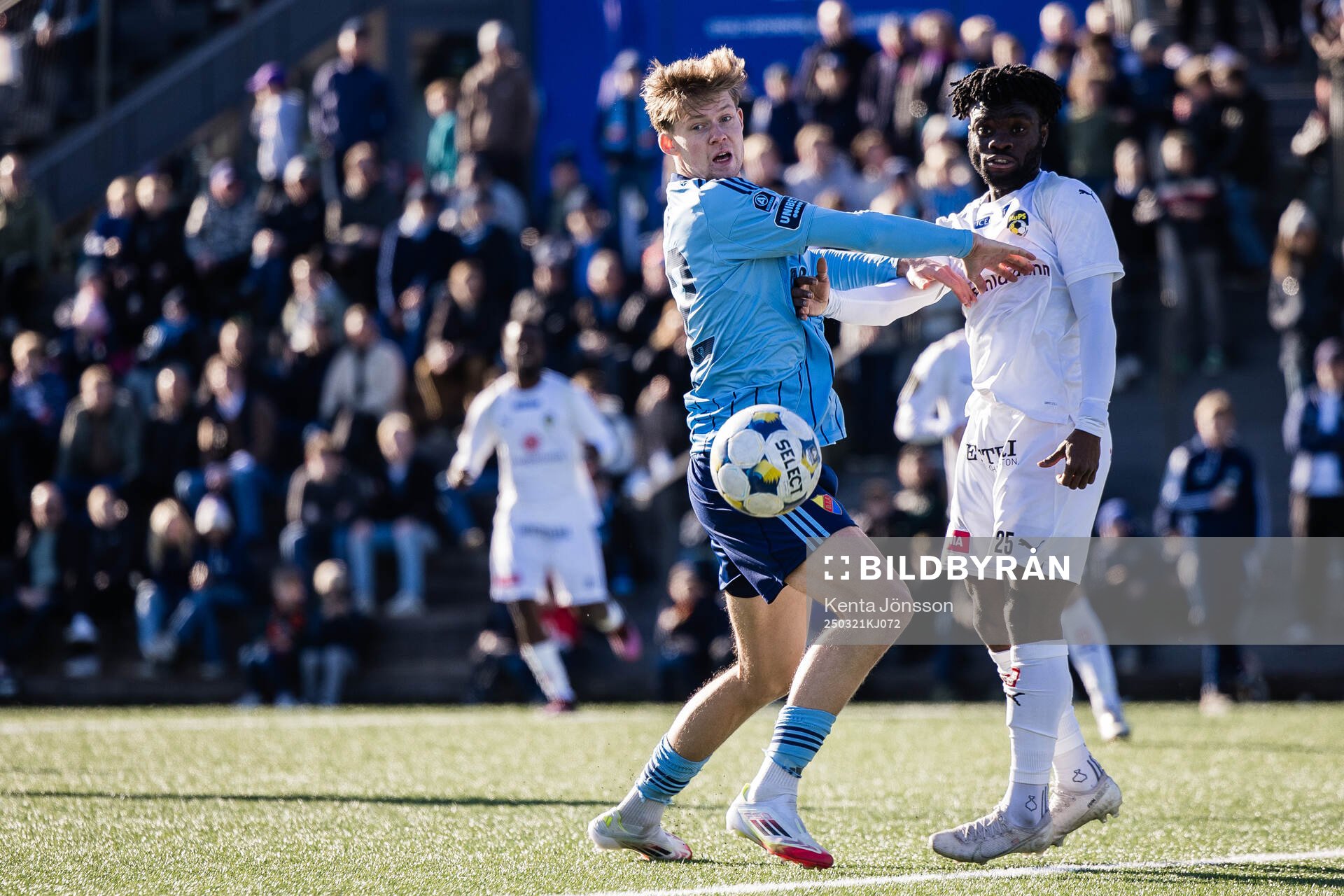 Djurgårdens Patric Åslund och KuPS Clinton Antwi