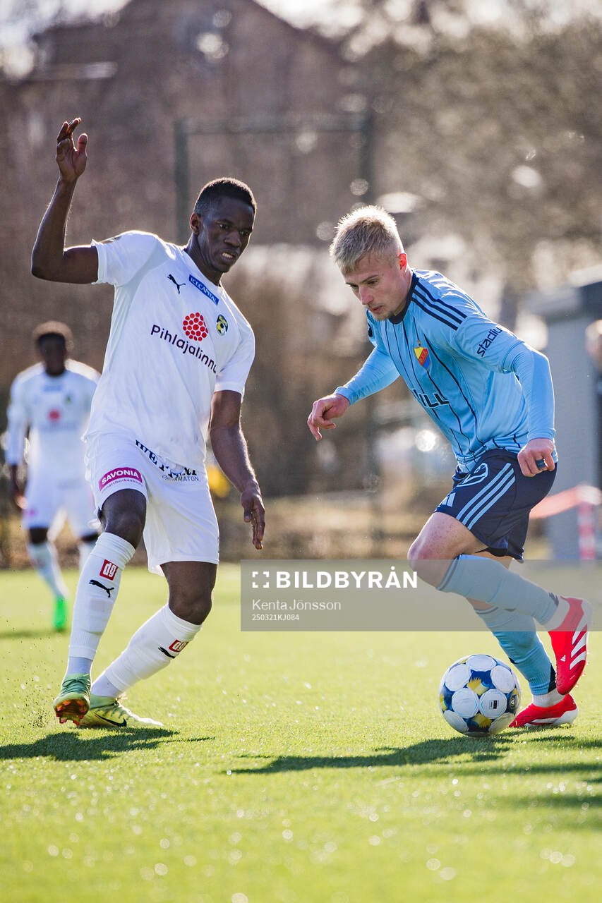 Djurgårdens Viktor Bergh och KuPS Mohamed Toure