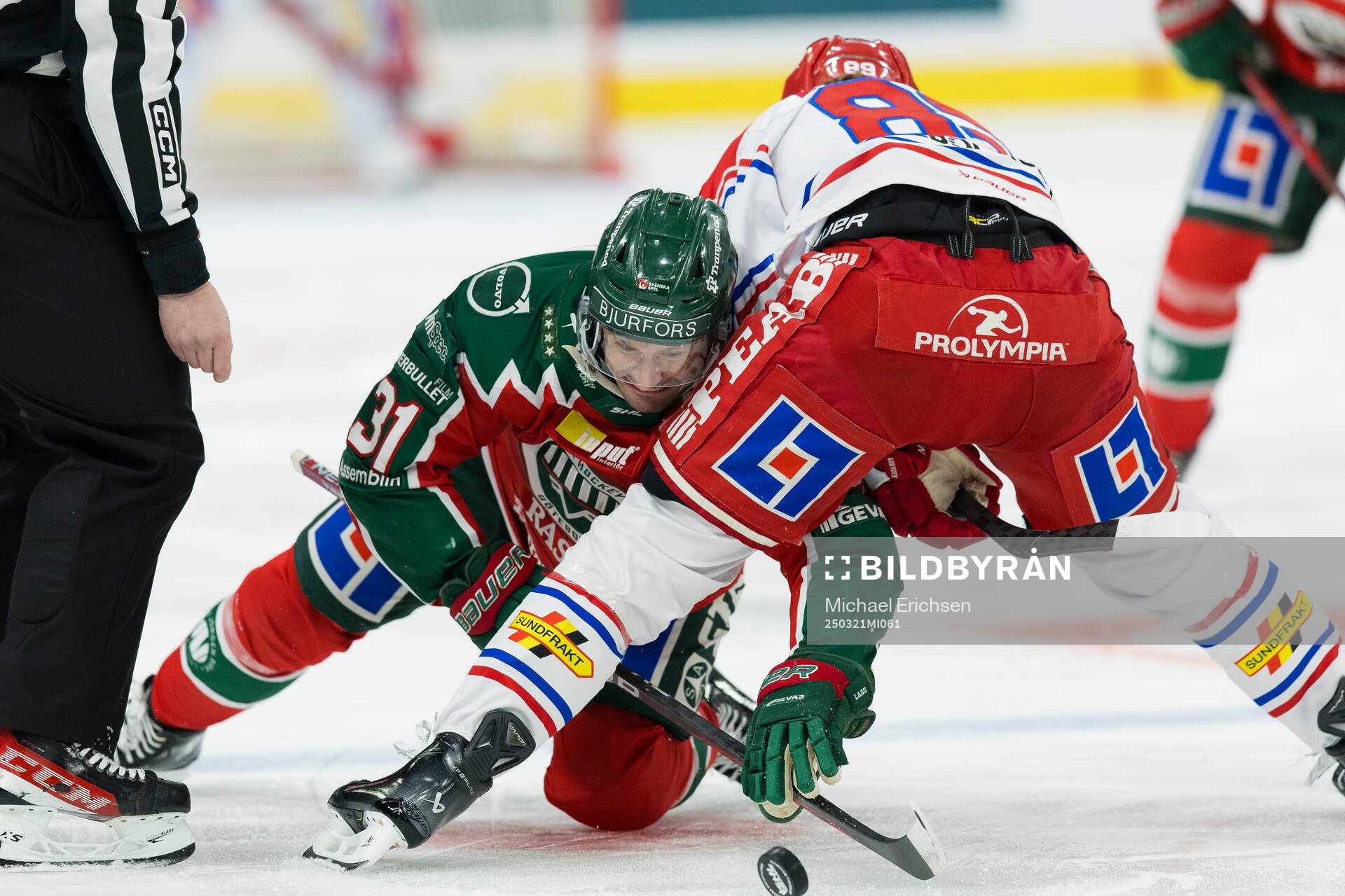 Frölundas Nicklas Lasu och Timrås Oliver Kapanen
