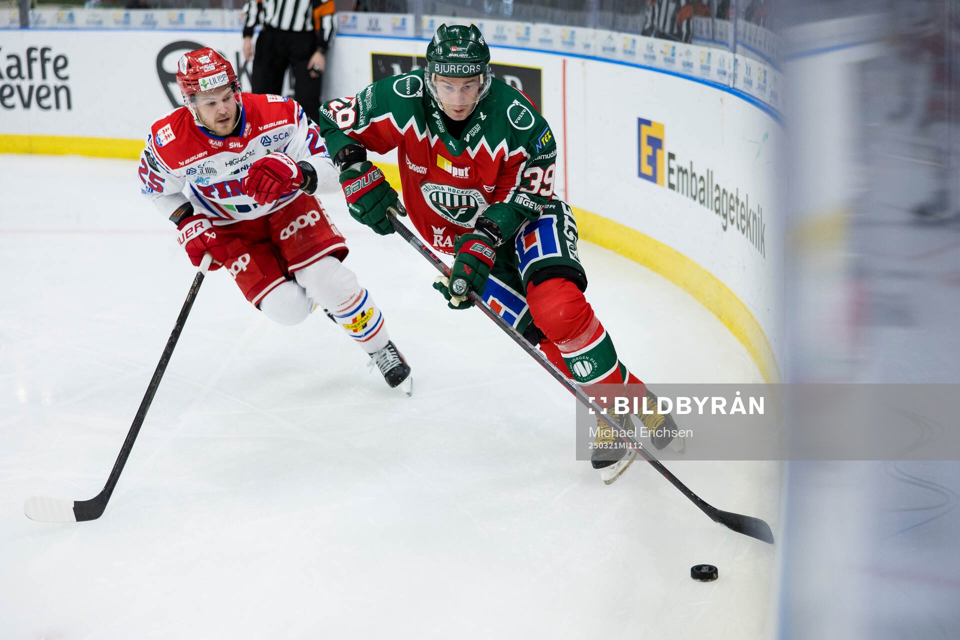 Timrås Linus Nässén och Frölundas Mikael Ruohomaa