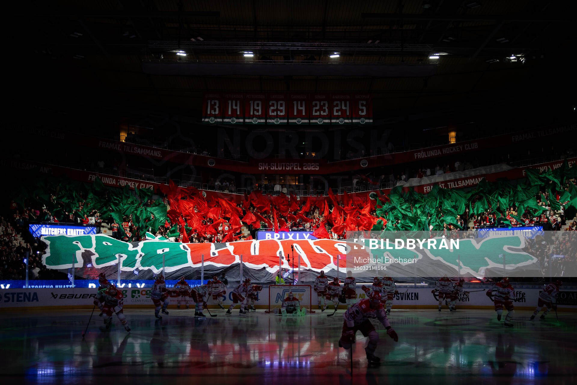 Frölundas klack med ett Tifo