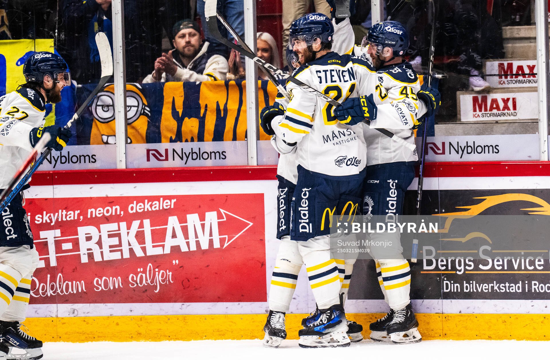 Södertäljes Sebastian Dyk jublar