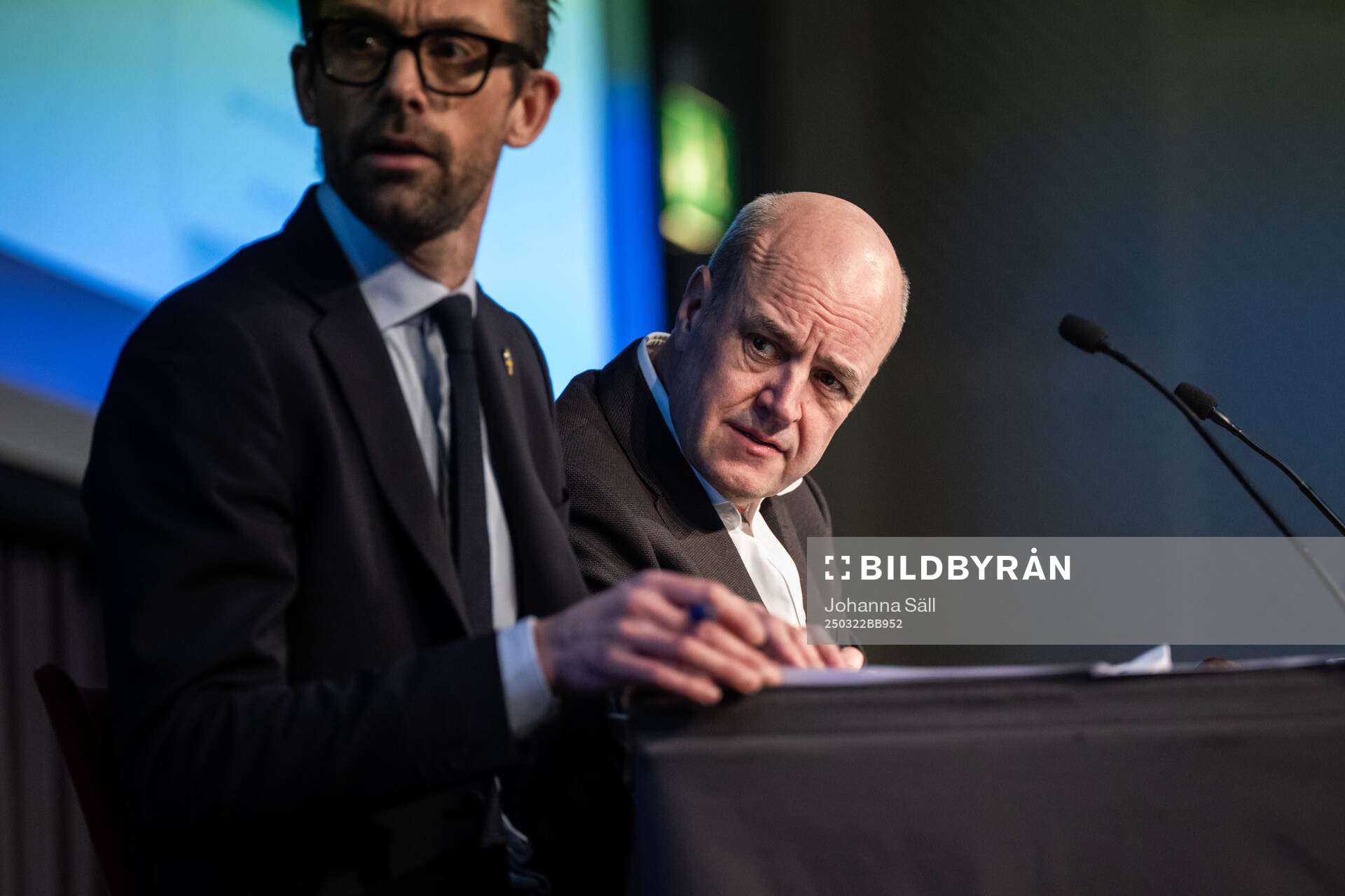 Tobias Tibell och ordförande Fredrik Reinfeldt