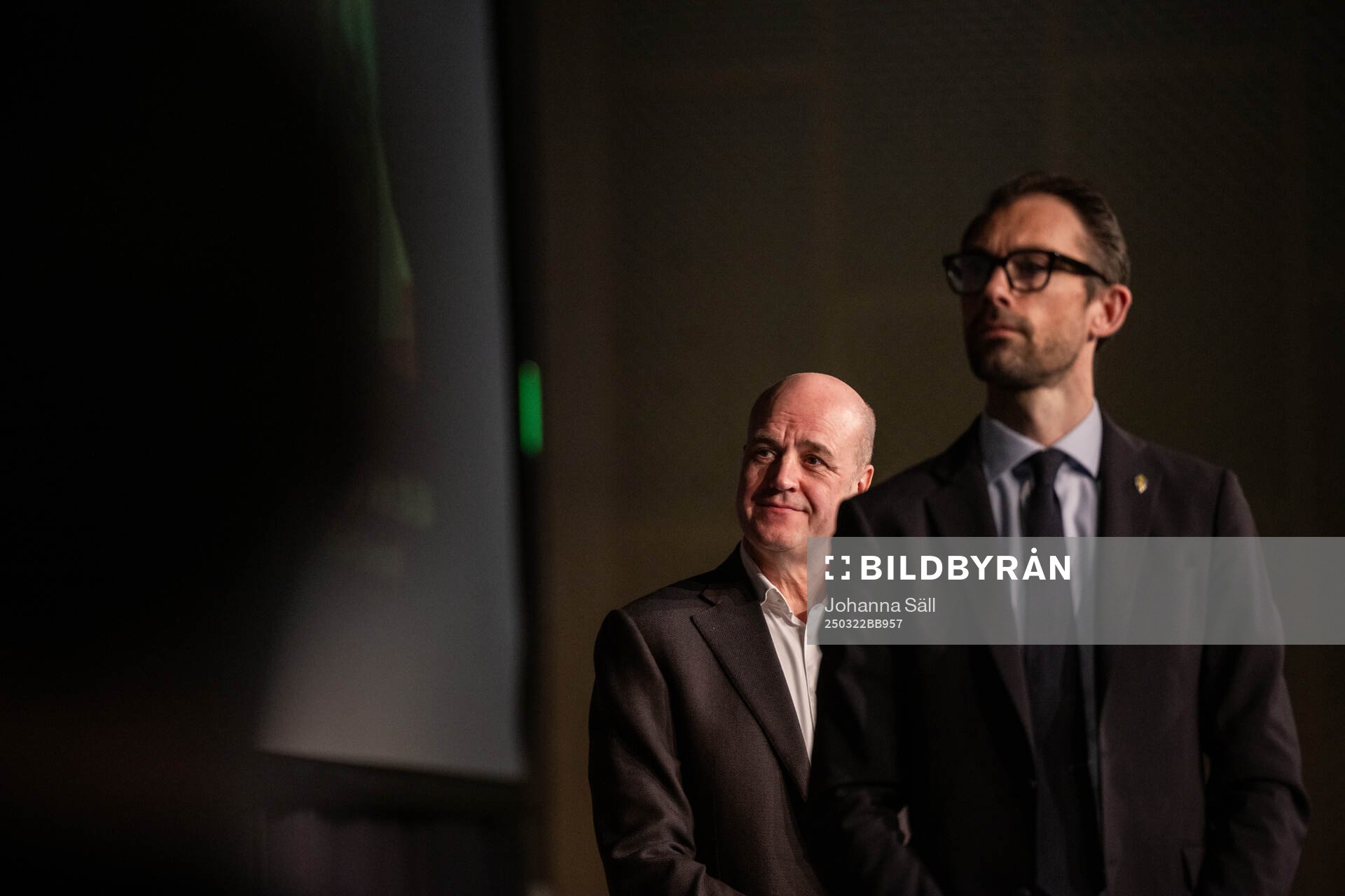 Tobias Tibell och ordförande Fredrik Reinfeldt