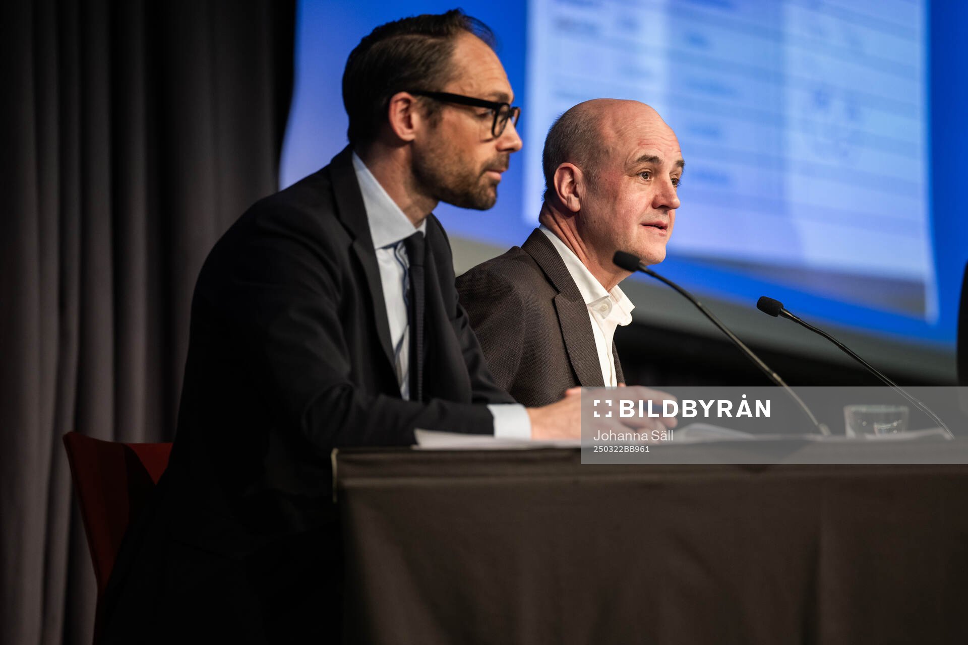 Tobias Tibell och ordförande Fredrik Reinfeldt