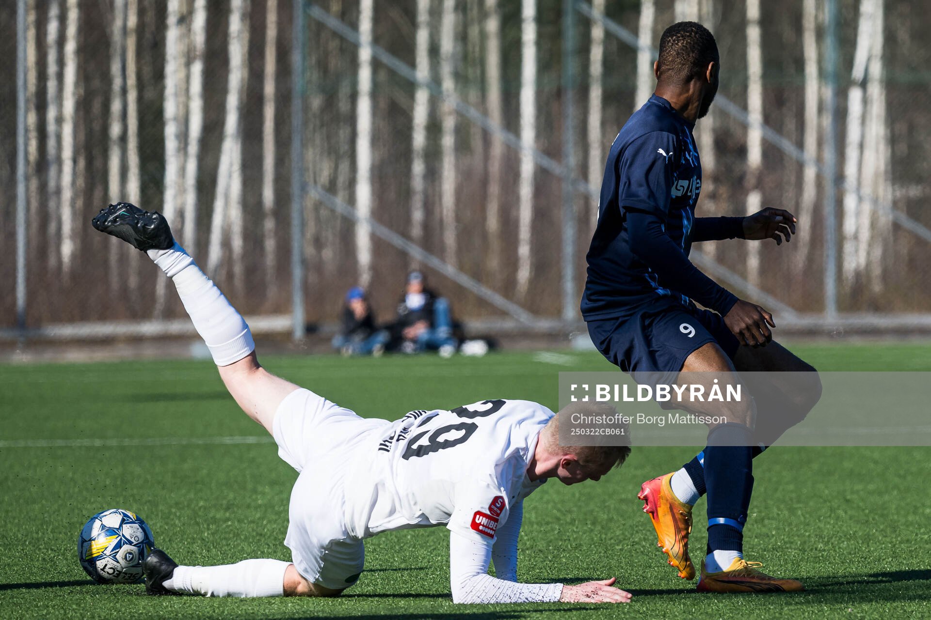 Helsingborgs Oscar Aga och Värnamos Johnbosco Samuel Kalu