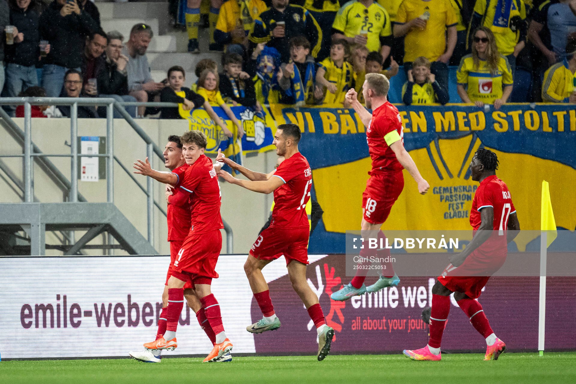 Seid Korac of Luxembourg celebrates