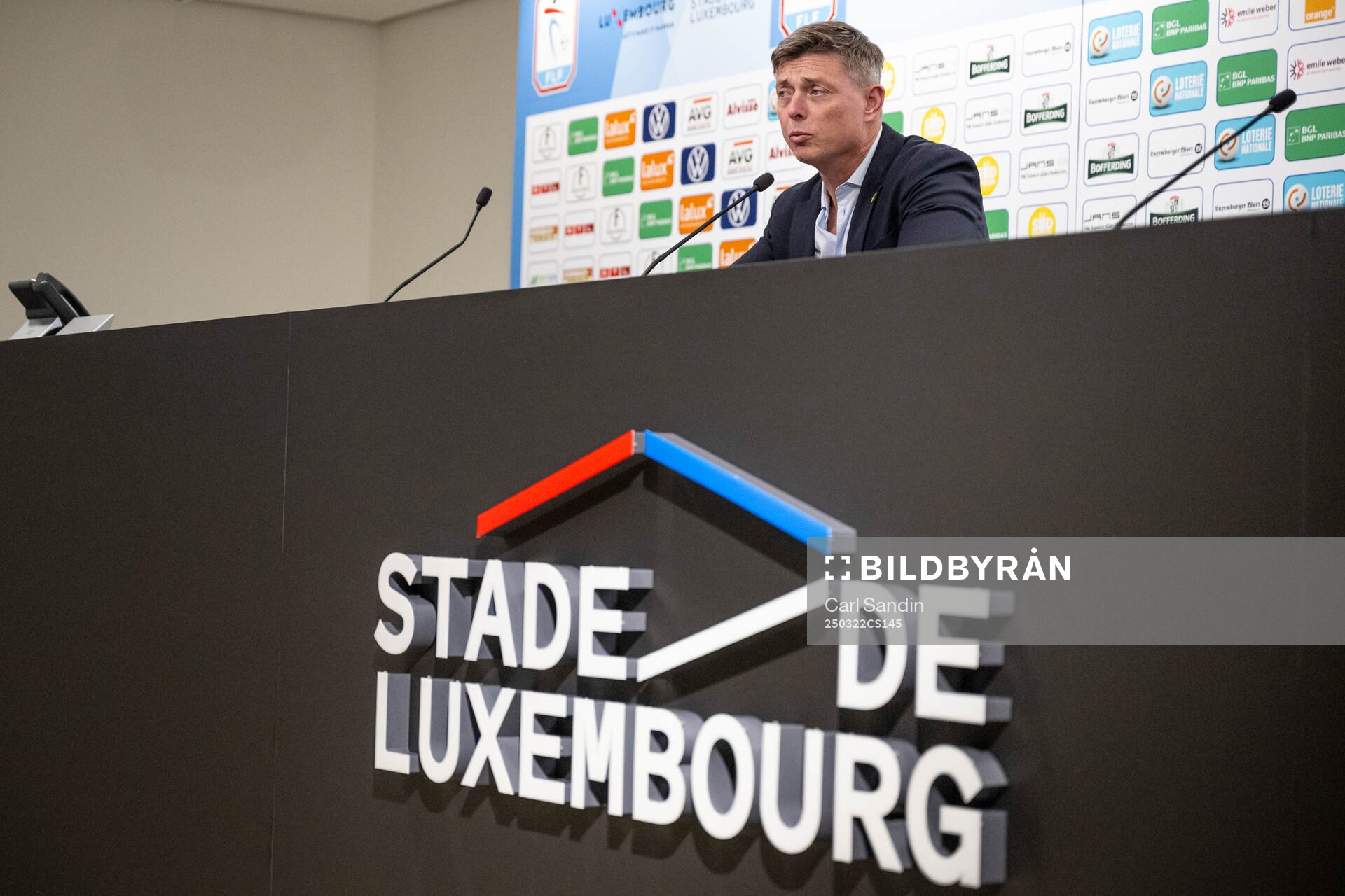 Head coach Jon Dahl Tomasson of Sweden