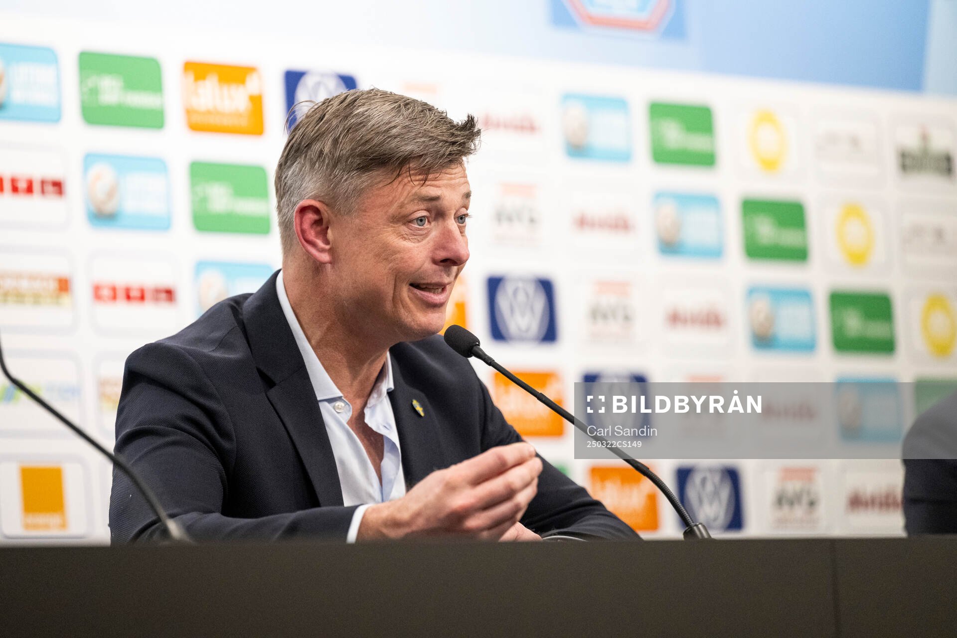 Head coach Jon Dahl Tomasson of Sweden
