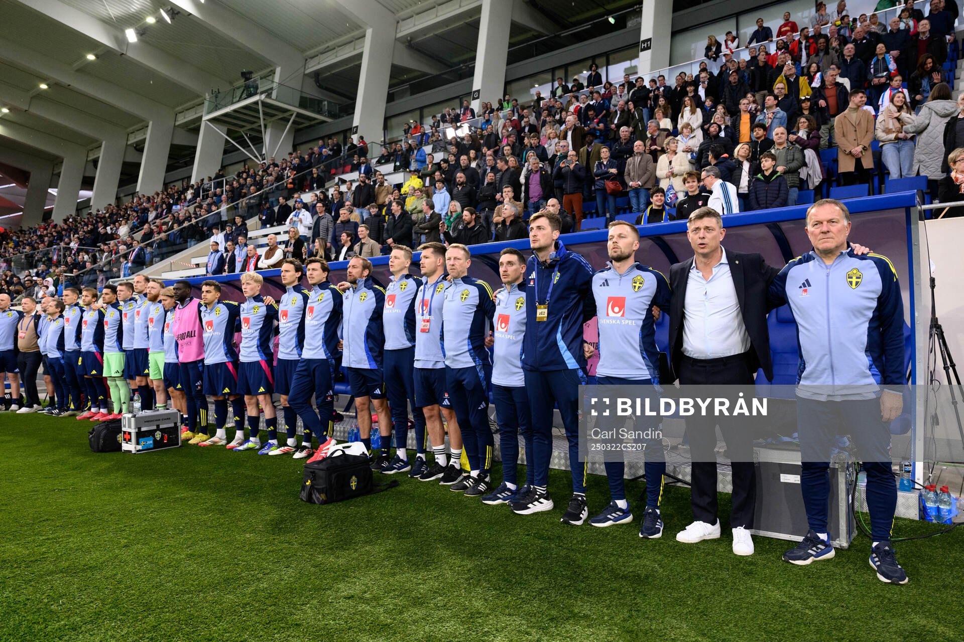 The Swedish players and staff with assistant coach