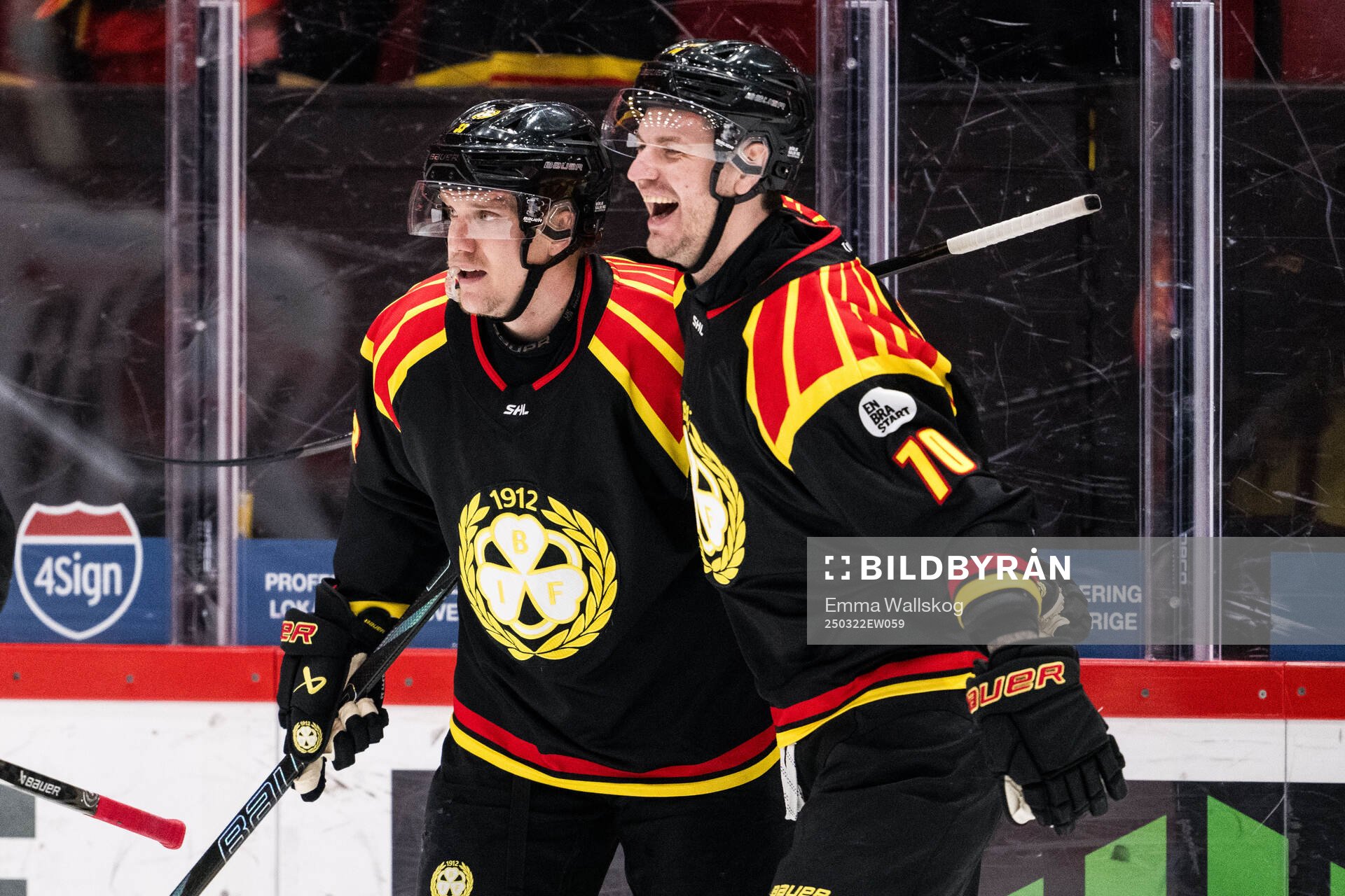 Brynäs Jakob Silfverberg jublar med Miks Indrasis