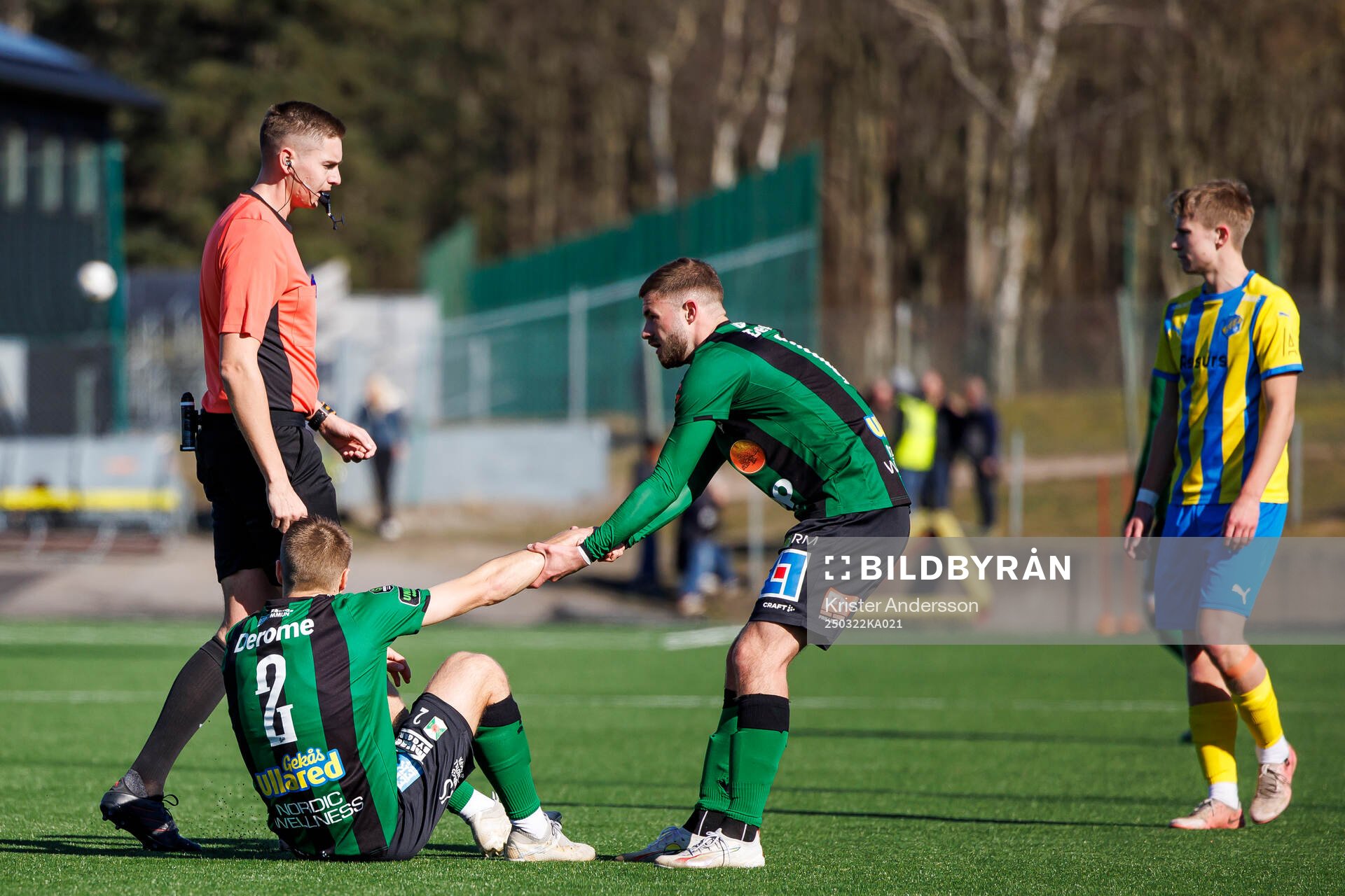 Domare Philip Lindh och Varbergs Gustav Broman och Oliver