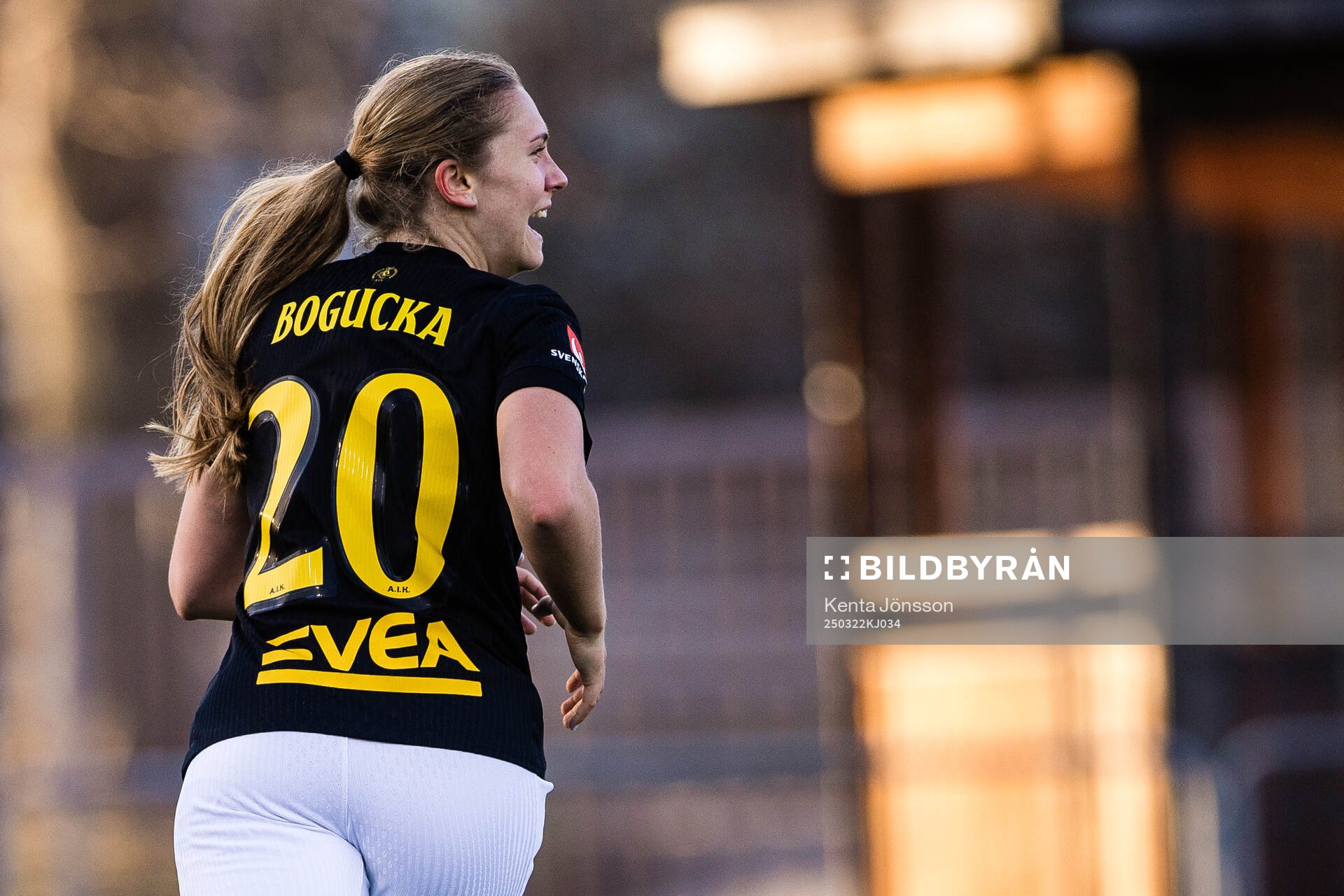 AIKs Aleksandra Bogucka jublar