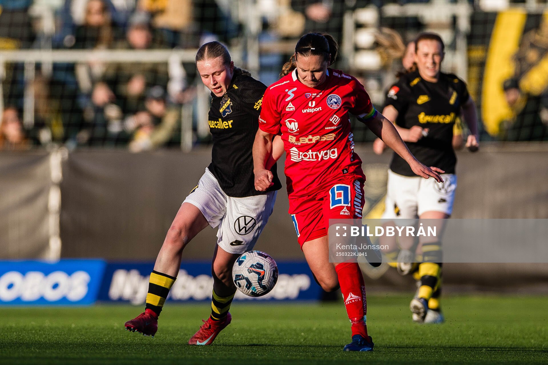 AIKs Nova Selin och Linköpings Emma Lennartsson