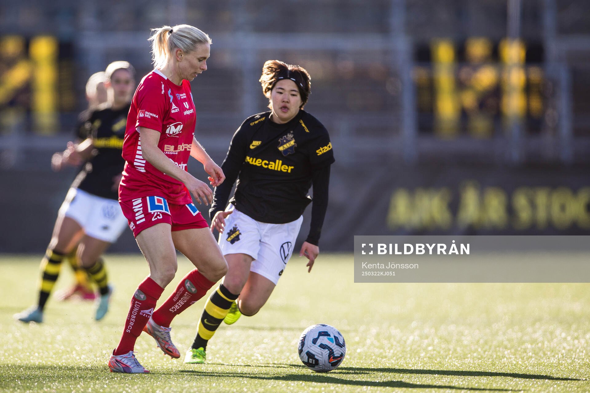 Linköpings Jonna Andersson och AIKs Haruna Tabata
