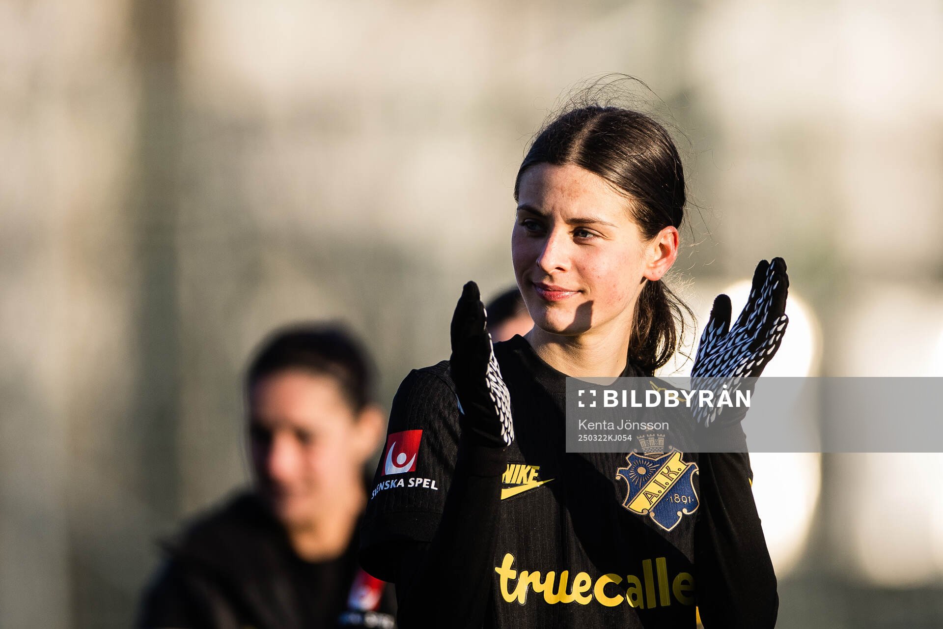 AIKs Signe Carstens efter fotbollsmatchen i Damallsvenskan mellan AIK och Linköping den 22 mars 2025 i Stockholm. 