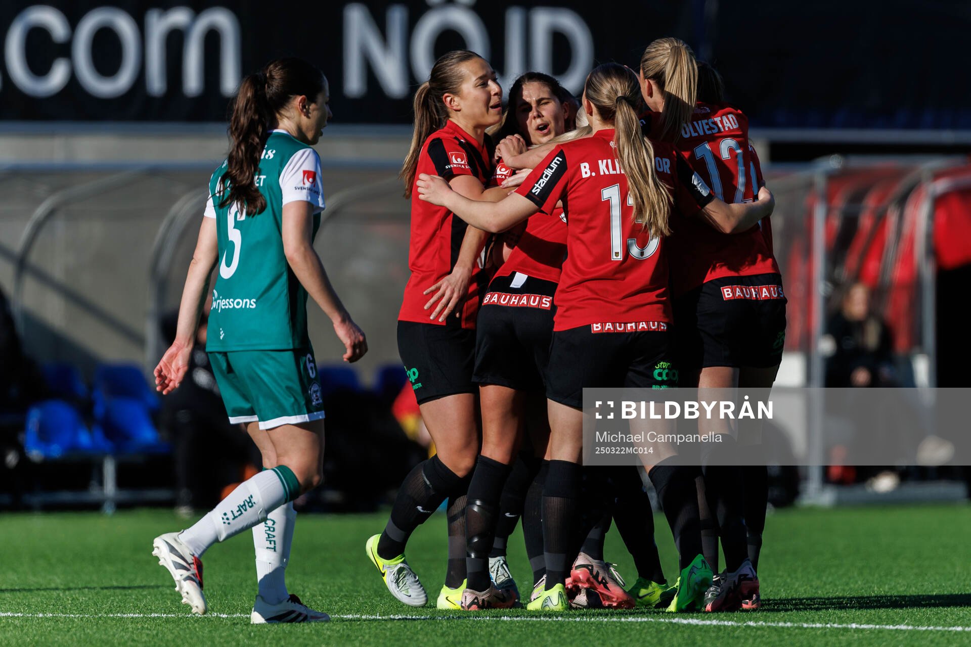 Brommapojkarnas spelare jublar