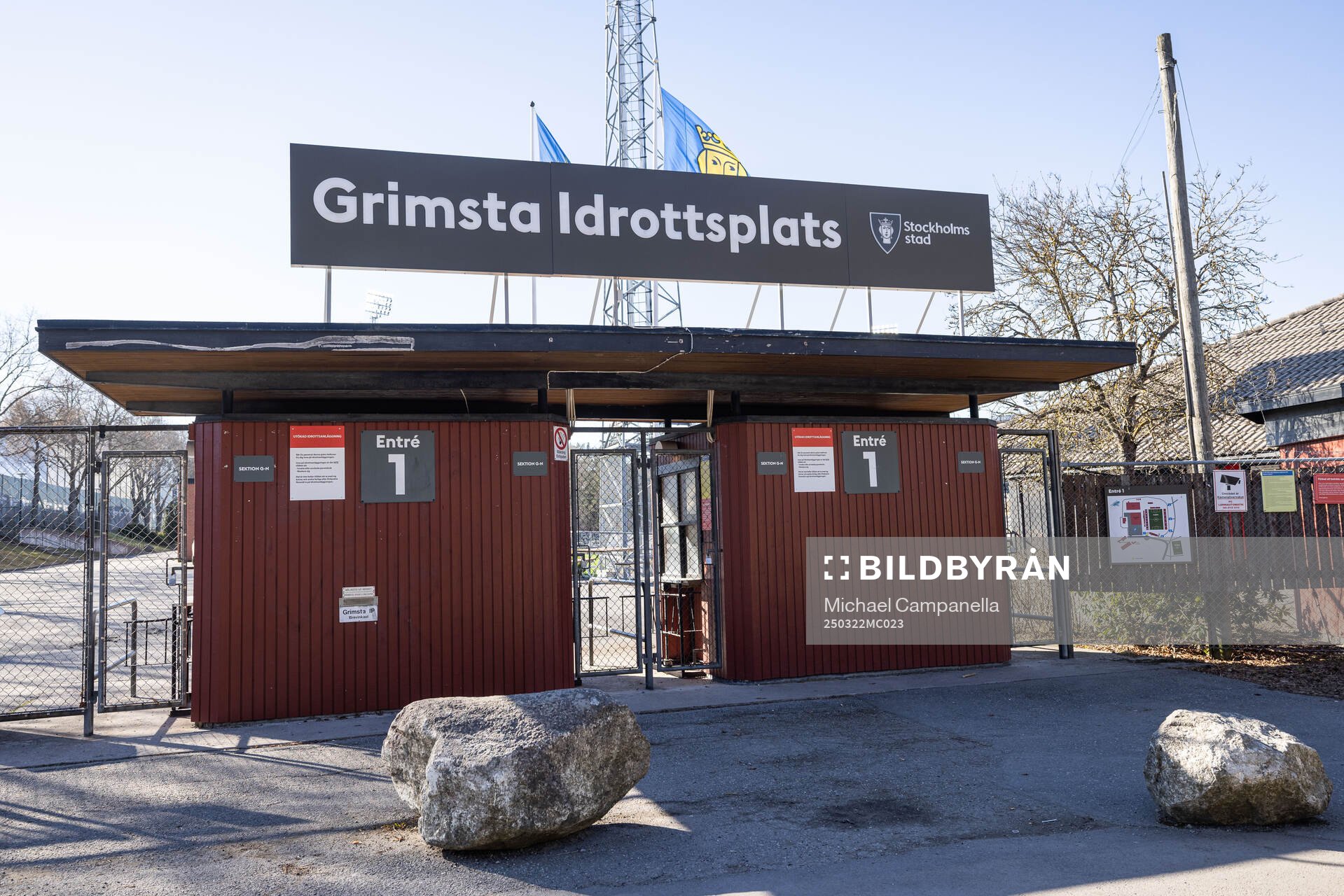 Vy utanför Grimsta IP innan fotbollsmatchen i