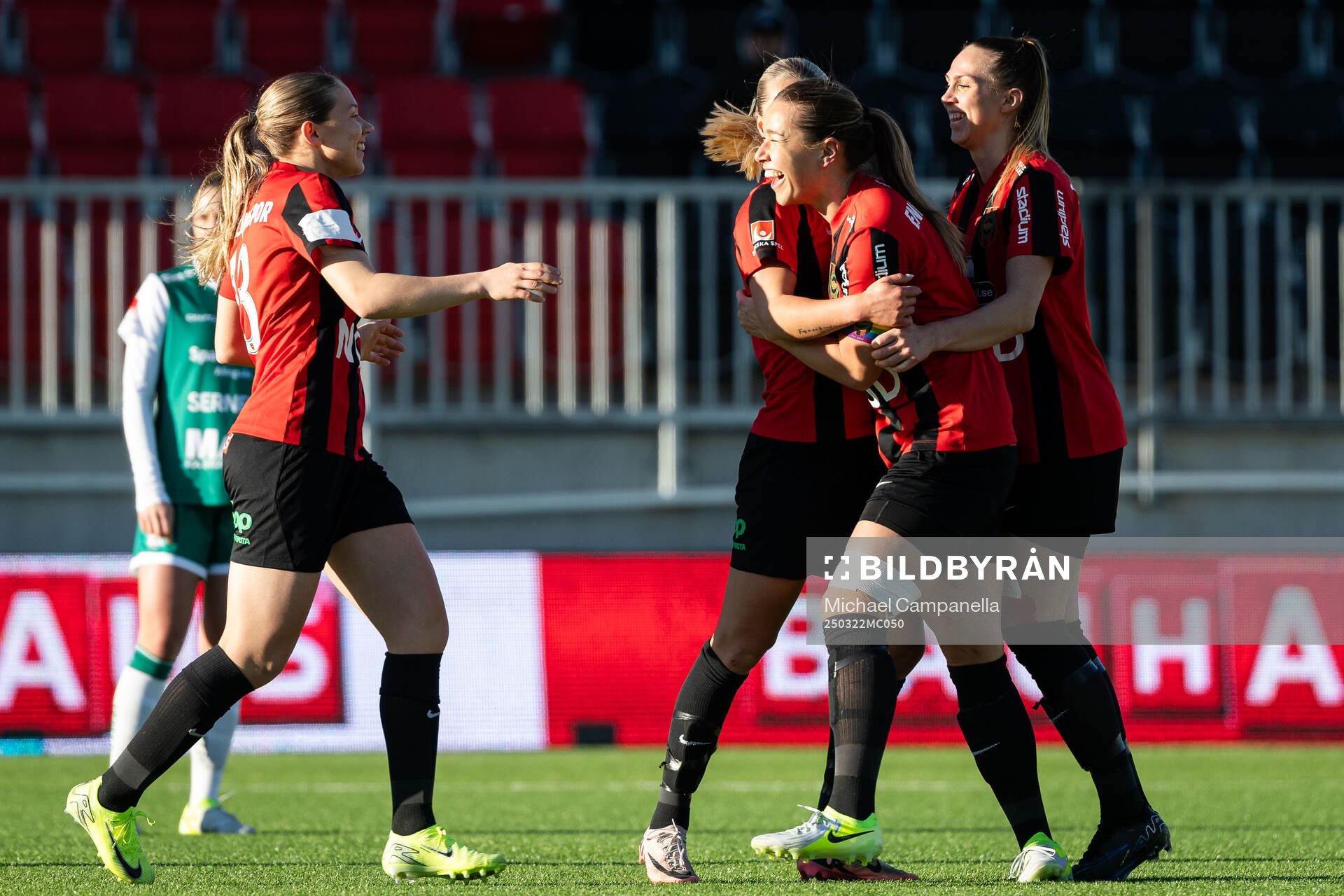 under fotbollsmatchen i Damallsvenskan mellan