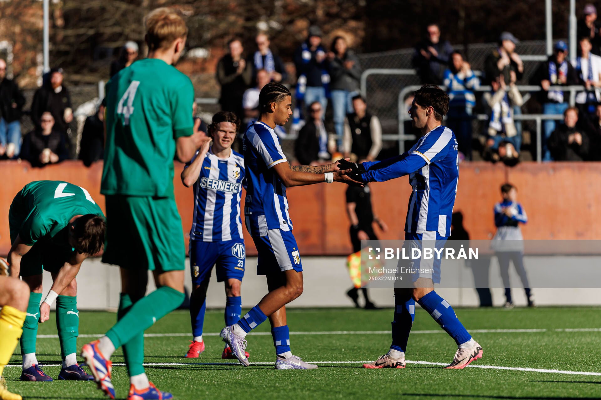 IFK Göteborgs Sebastian Clemmensen jublar med lagkamrater