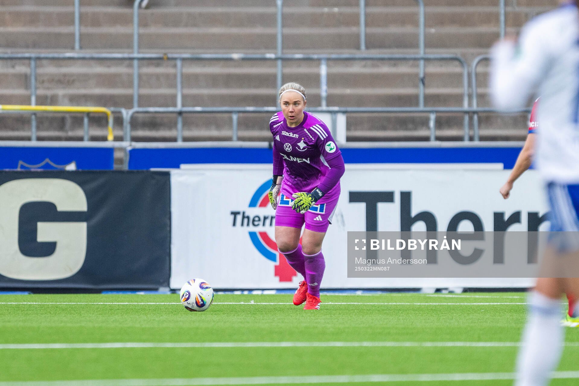 IFK Norrköpings målvakt Sofia Hjern under fotbollsmatchen i Damallsvenskan mellan IFK Norrköping och Vittsjö den 22 mars 2025 i Norrköping.