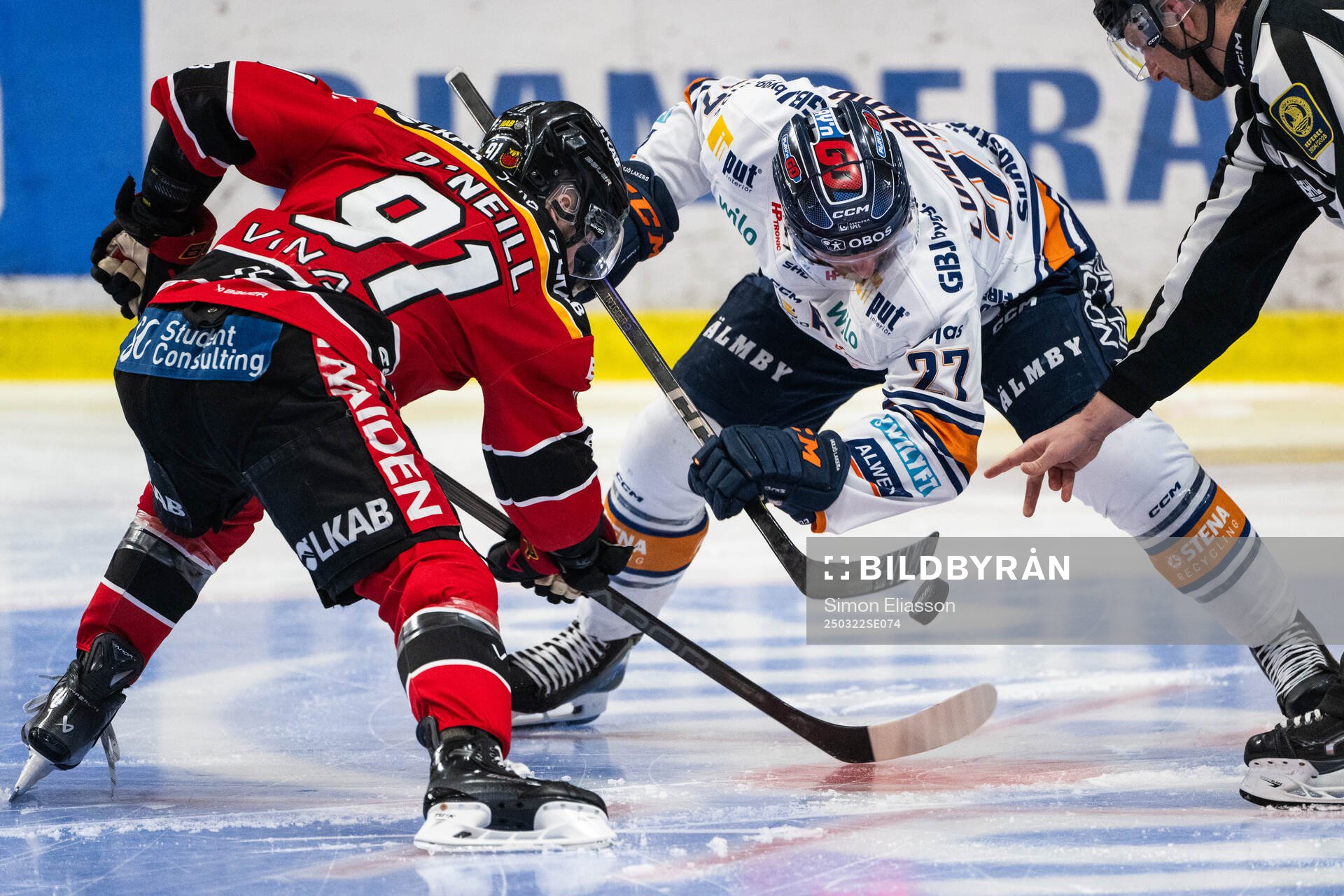 Luleås Brian O'neil och Växjös Martin Lundberg tekar