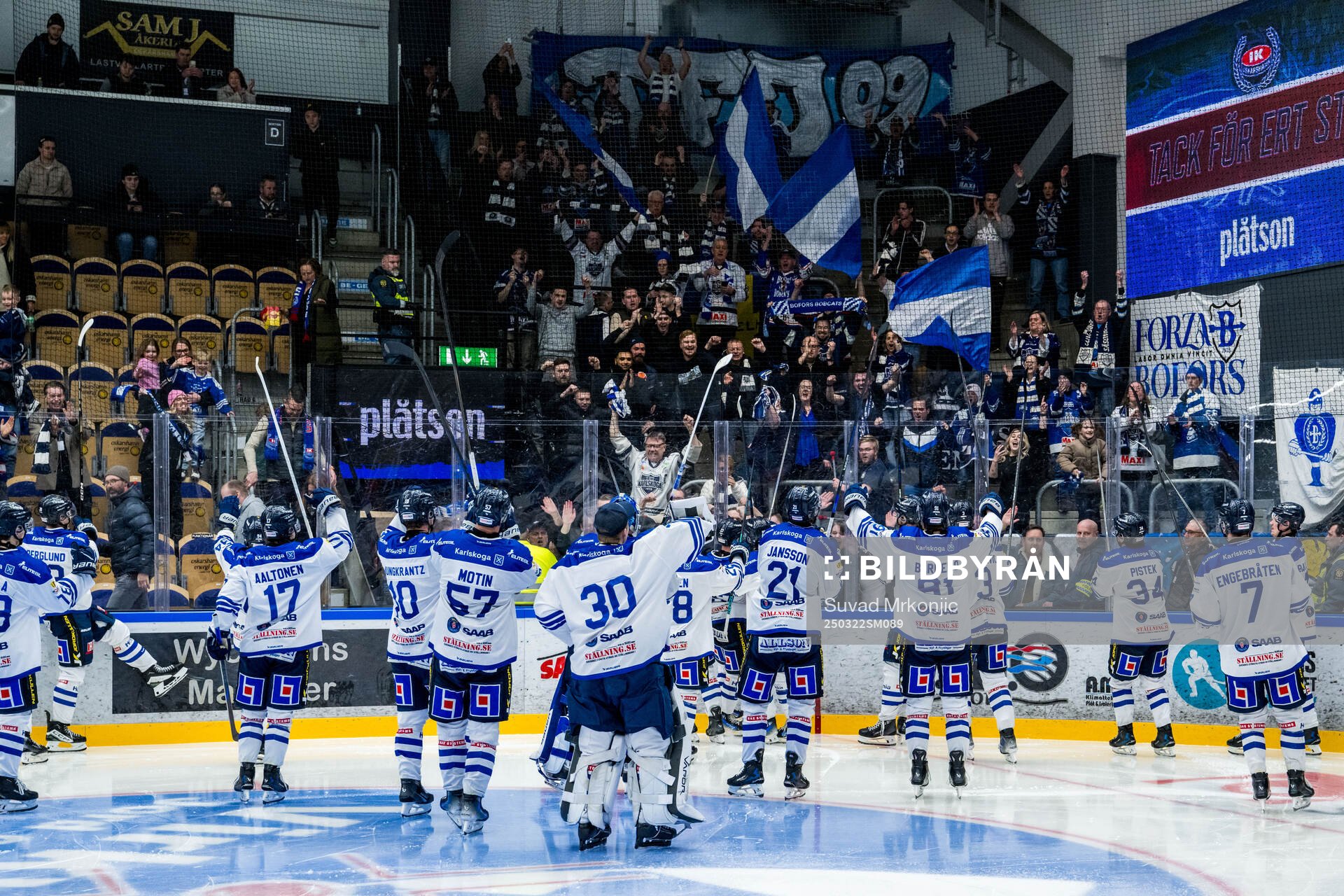 Karlskoga spelare jublar