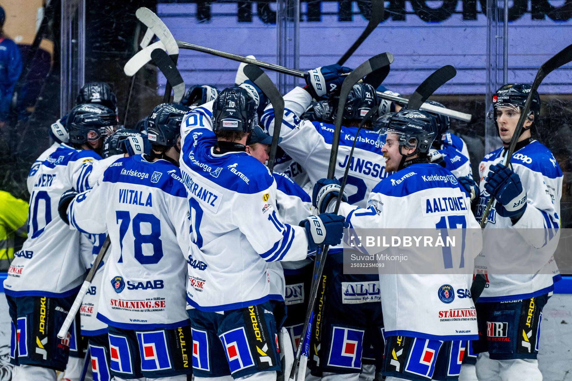 Karlskoga spelare jublar