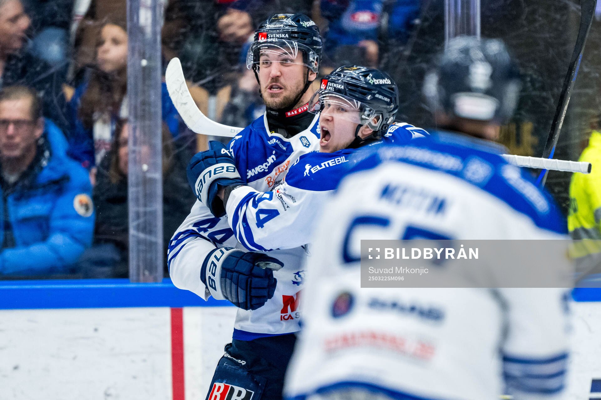 Karlskogas Jonatan Harju och Henrik Larsson jublar