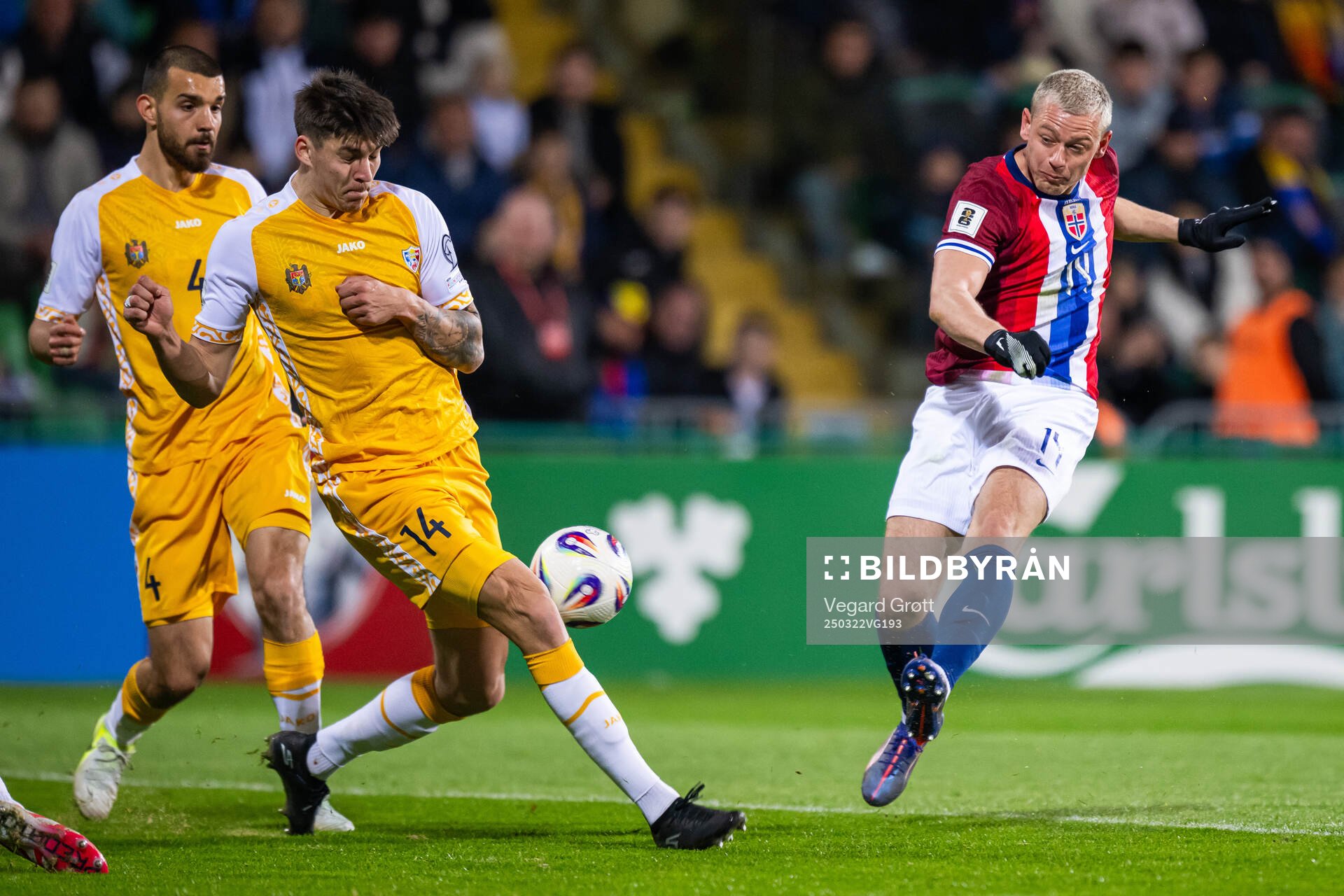 Julian Ryerson of Norway and Artur Craciun of Moldova