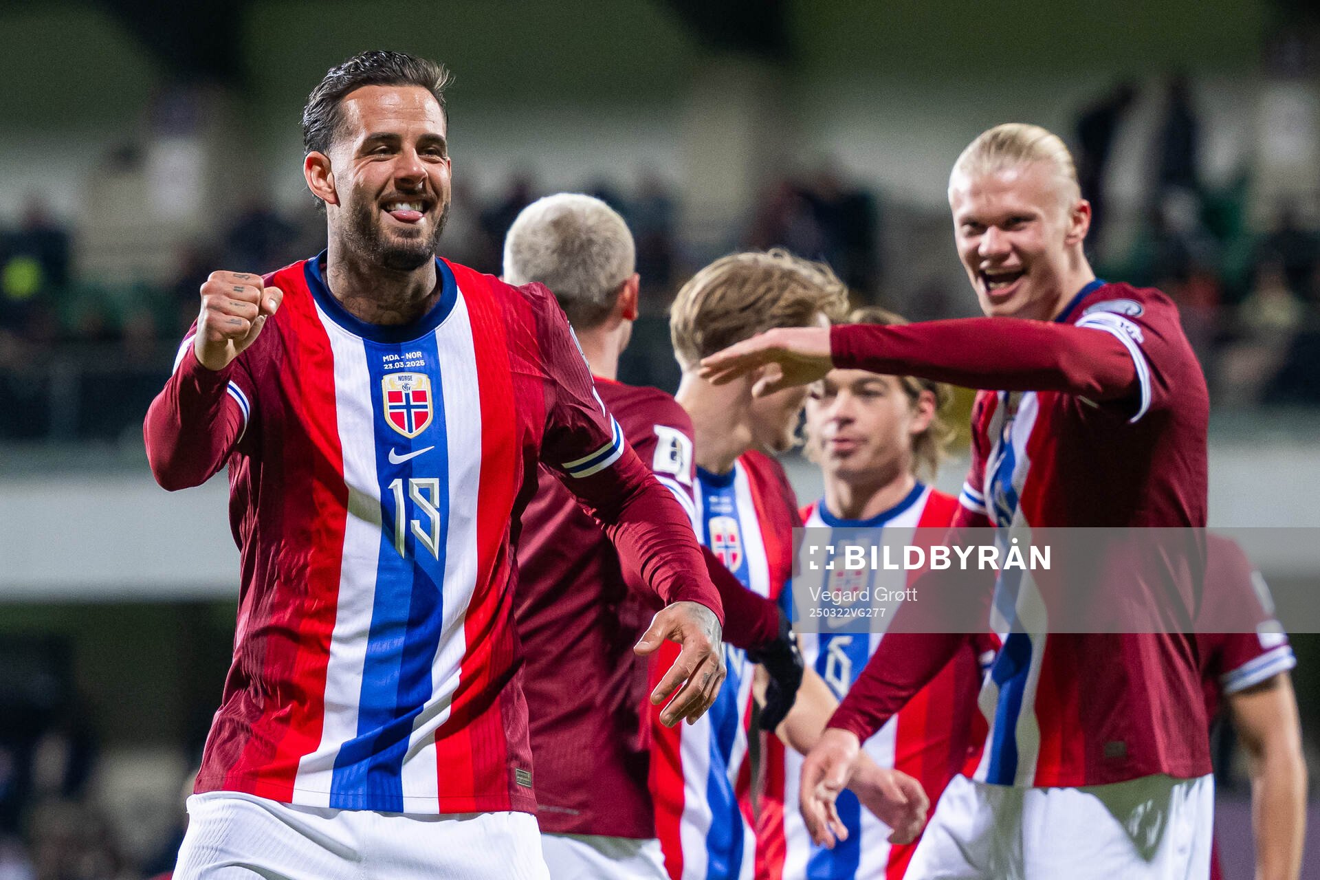 Aron Dønnum of Norway celebrates with teammate Erling