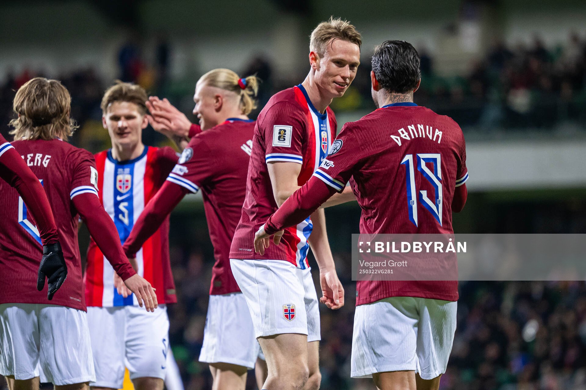 Aron Dønnum of Norway celebrates with teammate Torbjørn