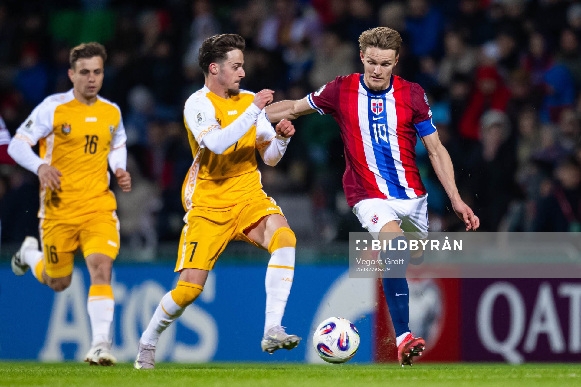 Stefan Bodisteanu of Moldova and Martin Ødegaard of Norway
