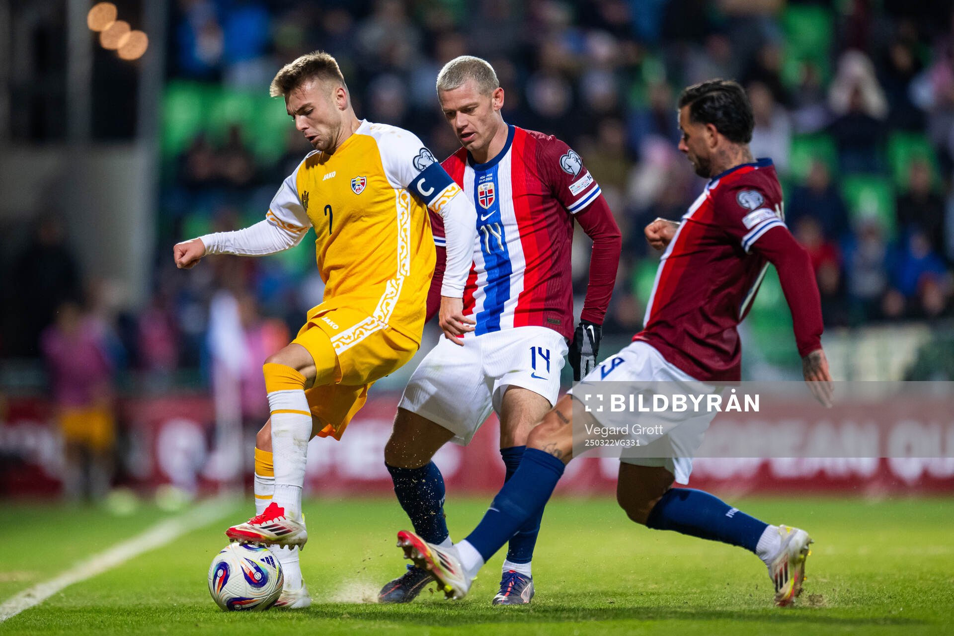 Oleg Reabciuk of Moldova, Julian Ryerson of Norway and Aron